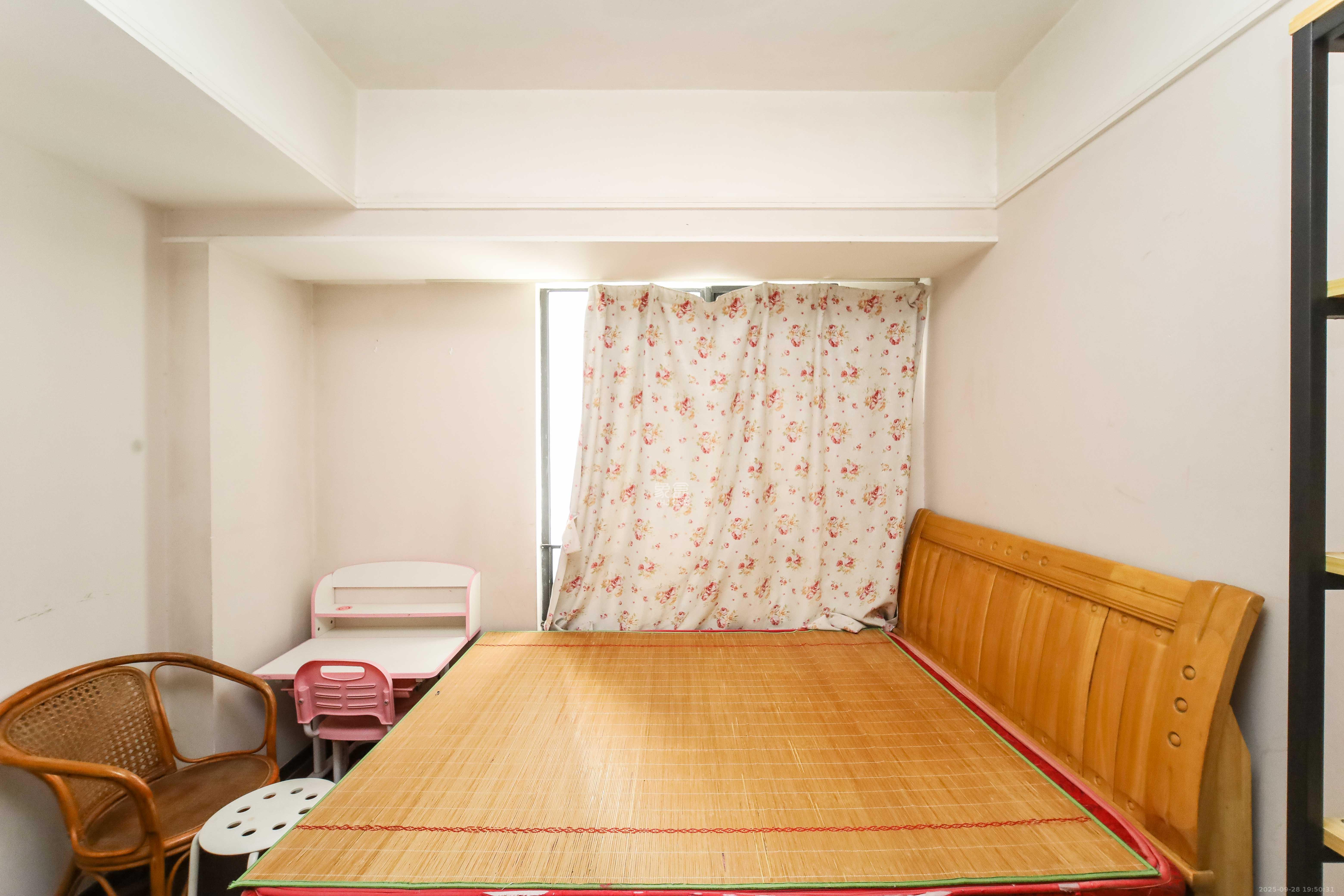 万科金域蓝湾  3室2厅2卫    75.0万卧室