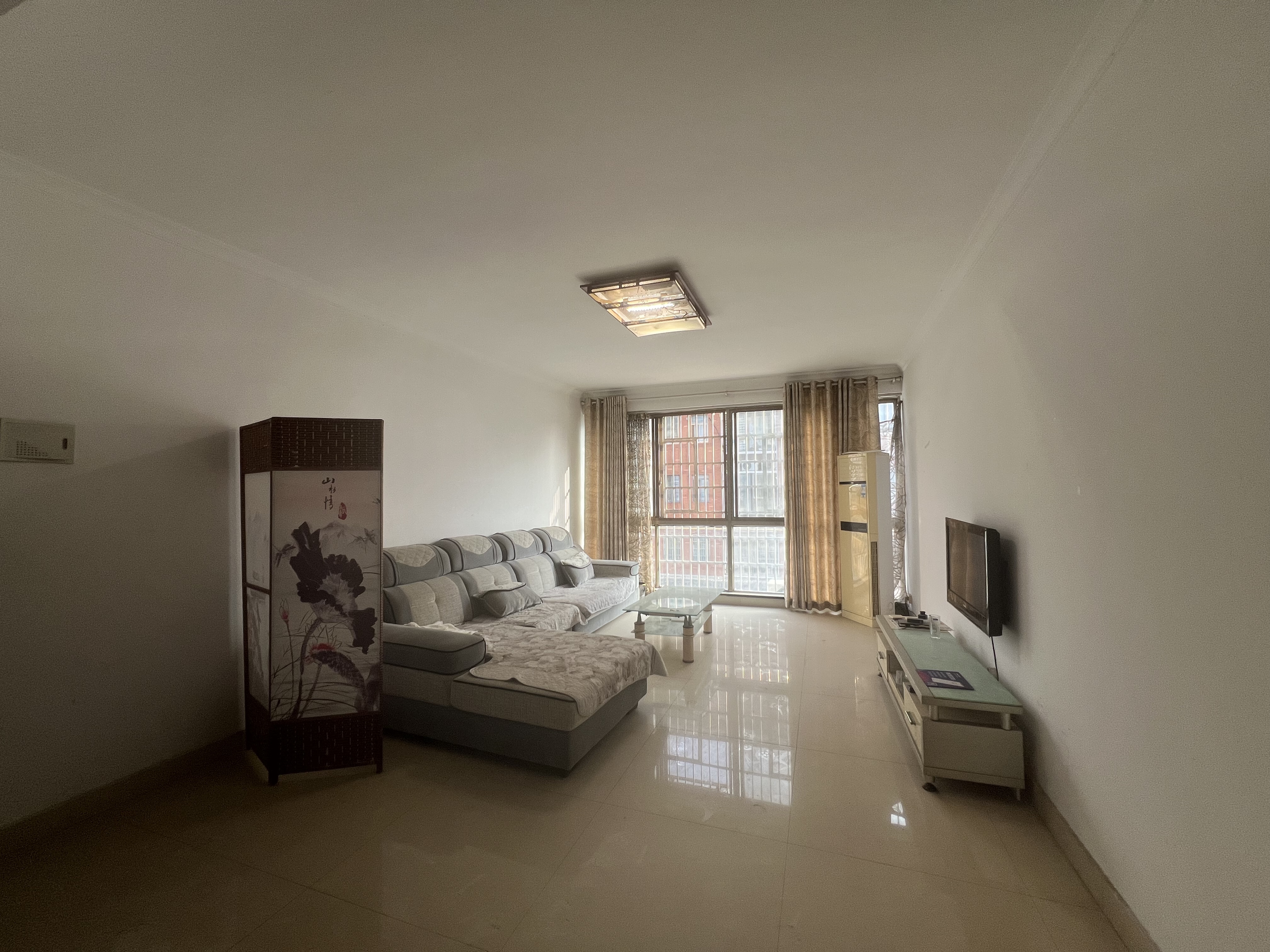 欣天花园 3室2厅2卫 1300.0元/月 欣天花园 3室2厅2卫 1300.0元/月室内图