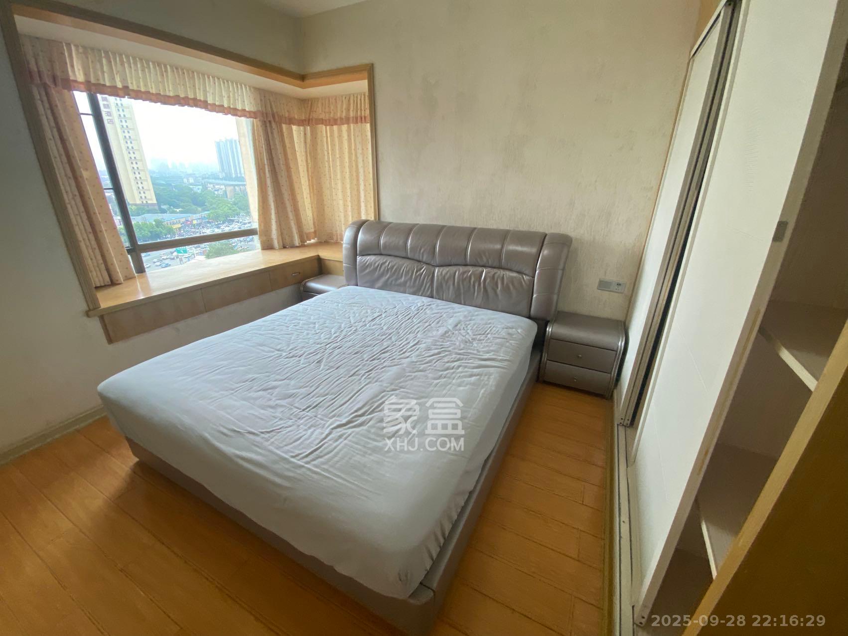 新城新世界一二三期  2室2厅1卫    2000.0元/月室内图