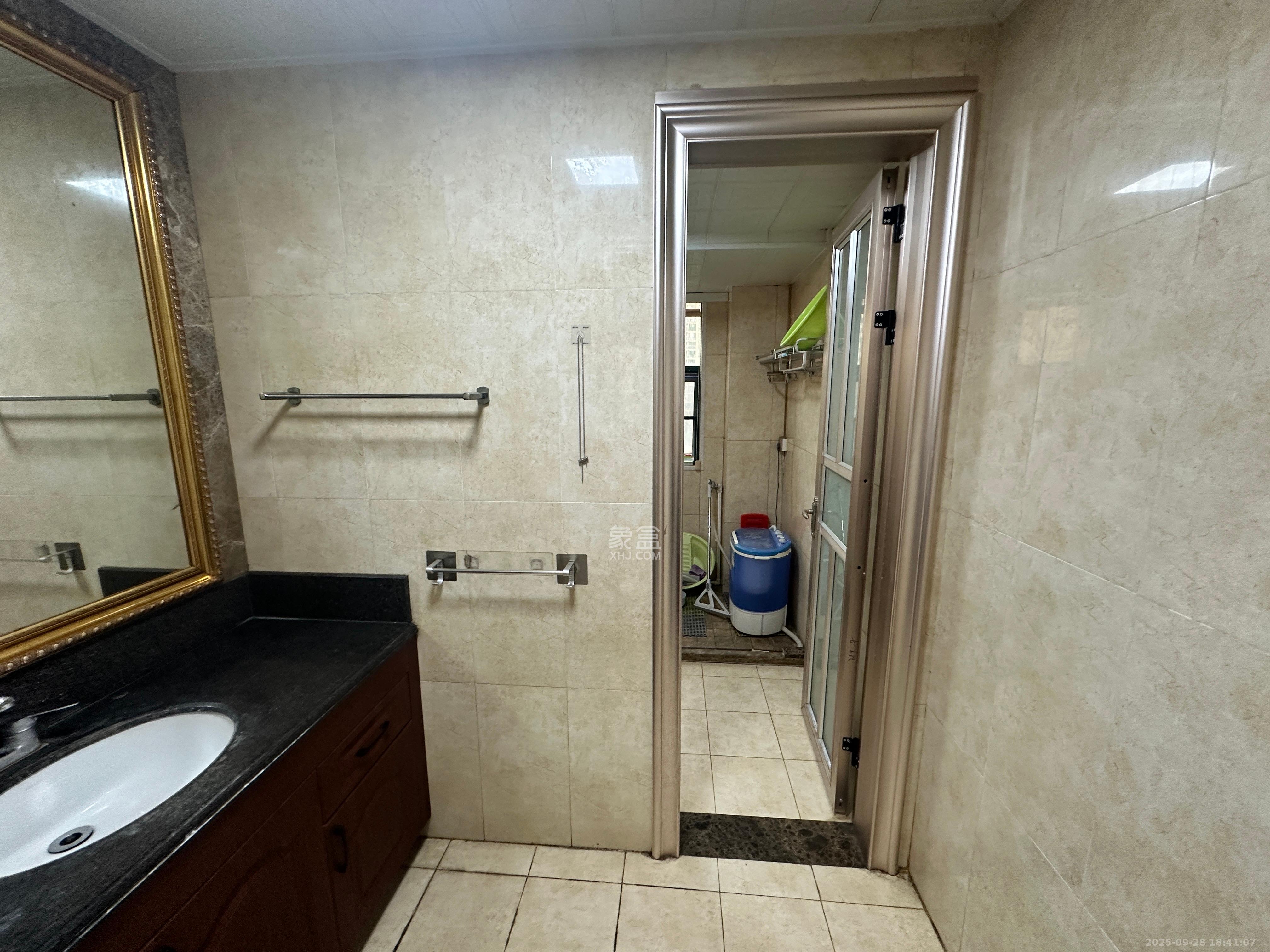 富基世纪公园  5室2厅2卫    2500.0元/月室内图