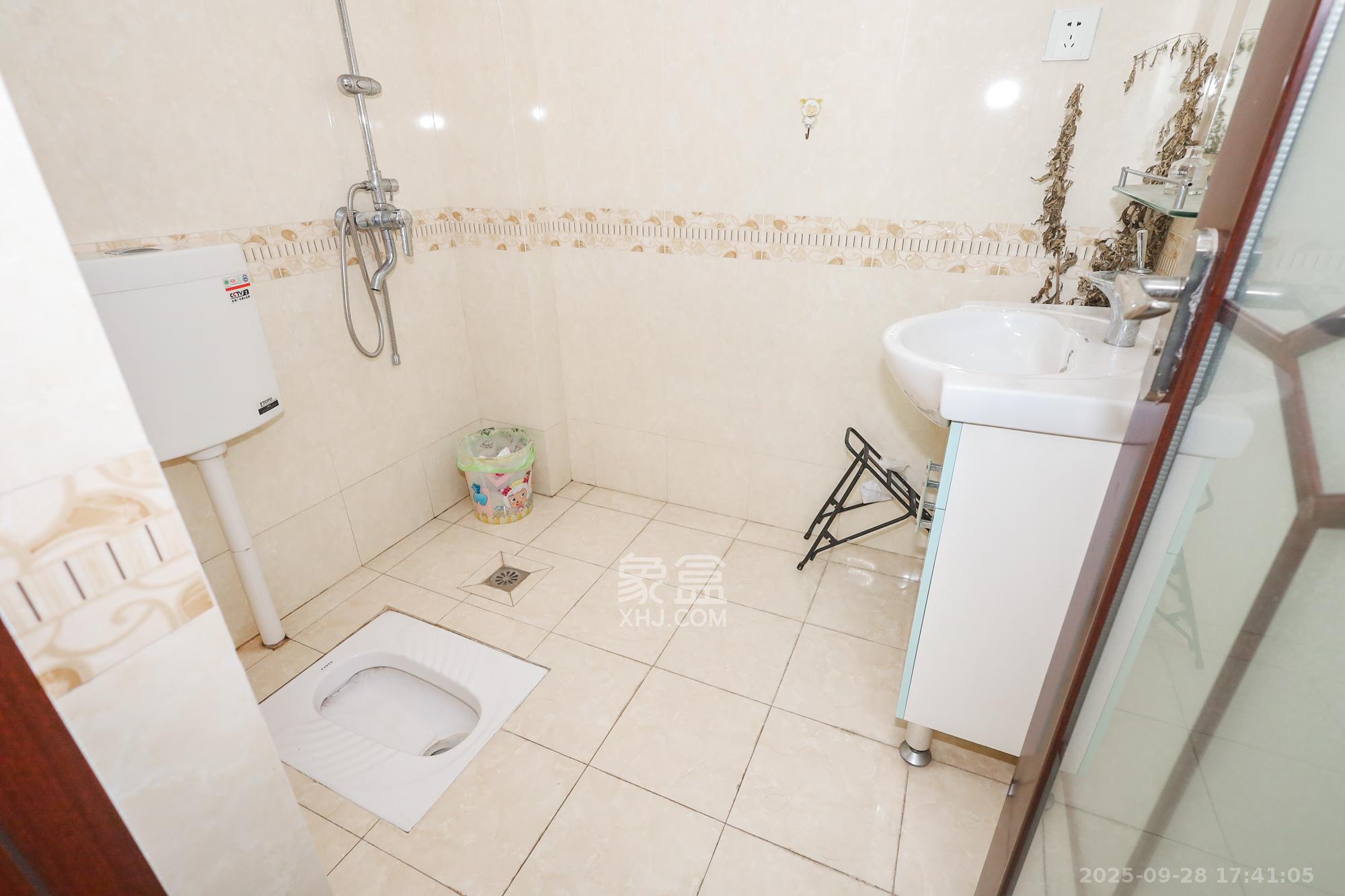 八方小区D区 4室2厅2卫 687.0万 八方小区D区 4室2厅2卫 687.0万卫生间