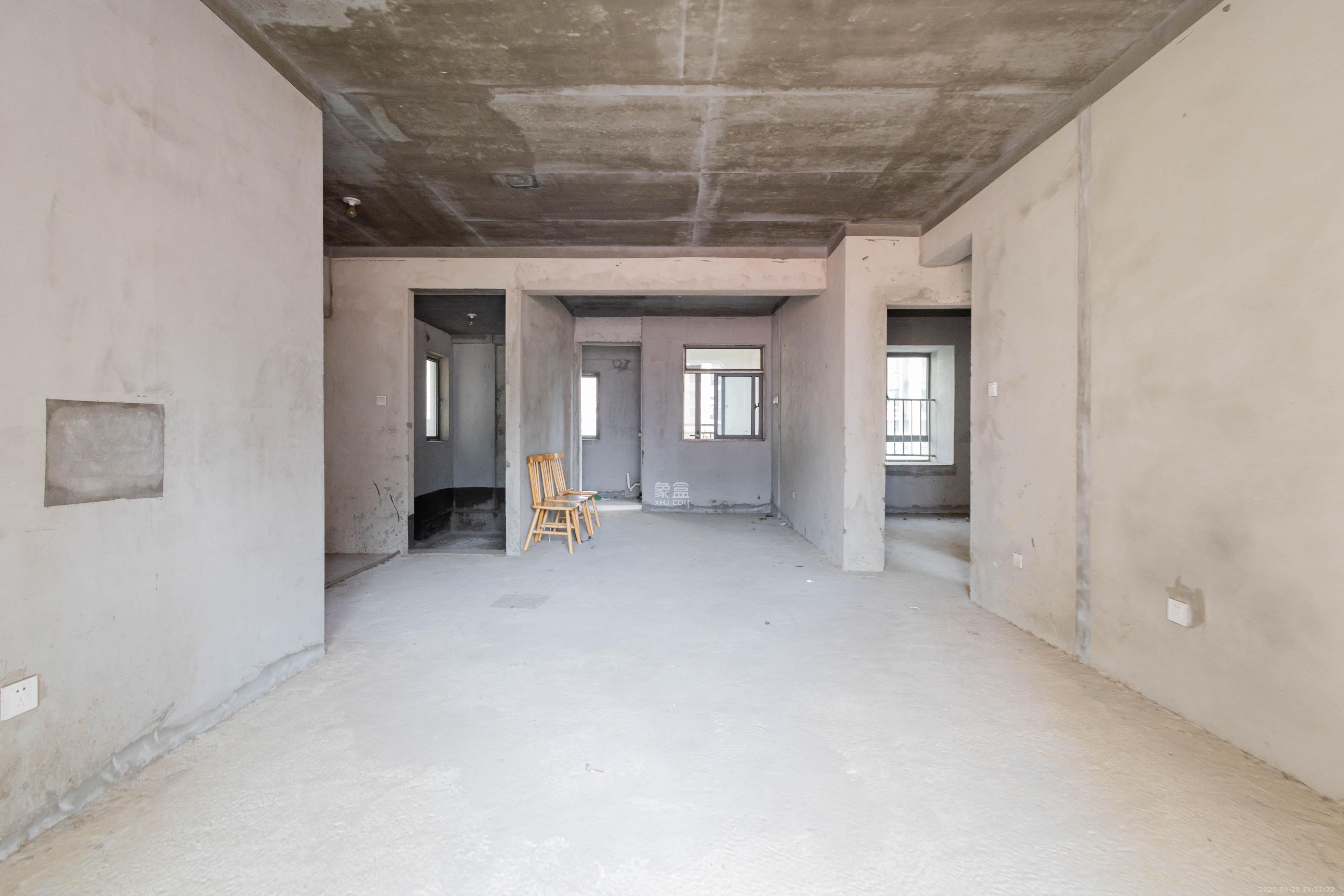 中交中央公园D4区  3室2厅2卫    110.0万 中交中央公园D4区  3室2厅2卫    110.0万客厅