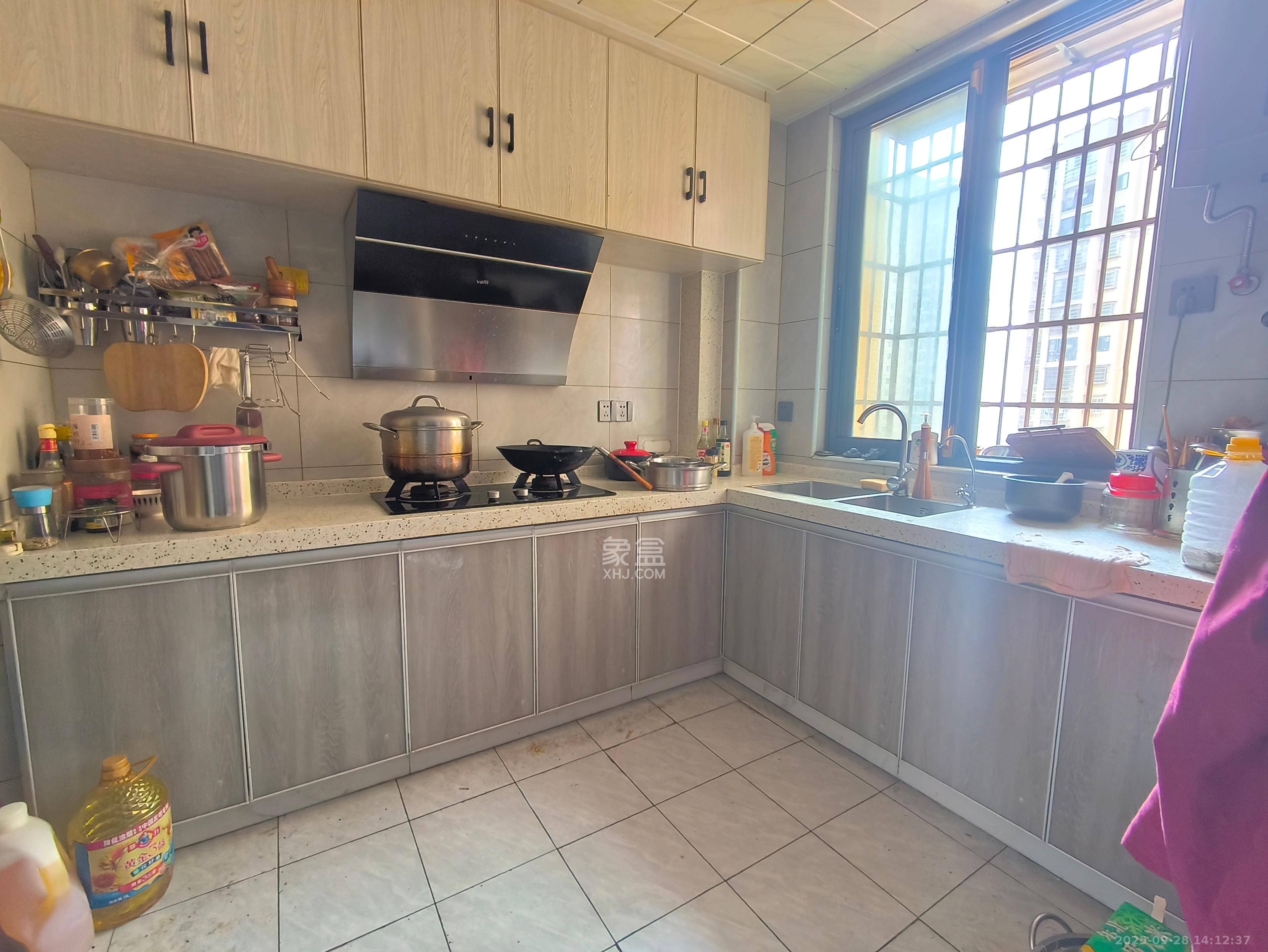 星城新宇川河苑 3室2厅2卫 2200.0元/月 星城新宇川河苑 3室2厅2卫 2200.0元/月室内图