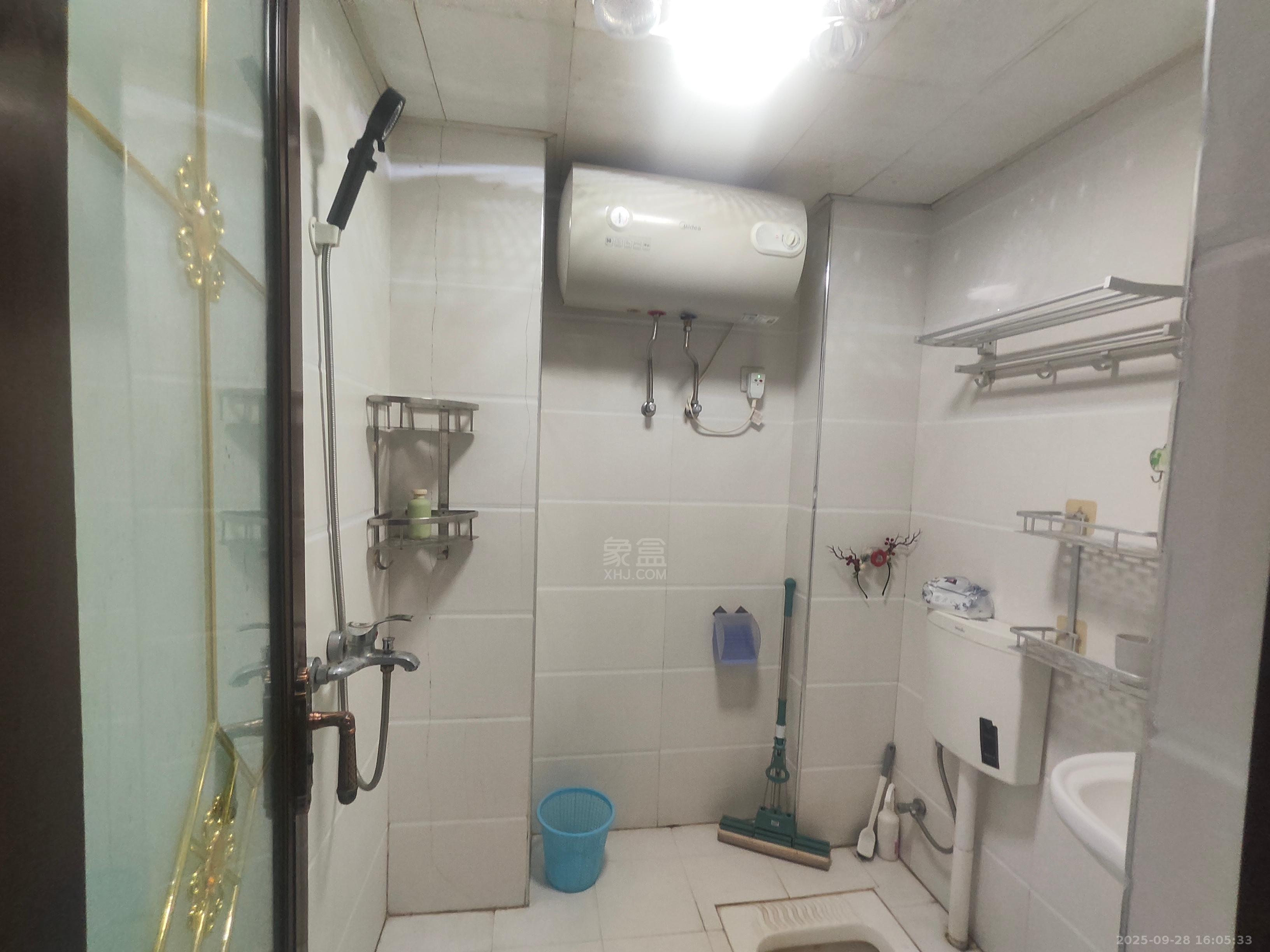 庐山恋 1室1厅1卫 1100.0元/月 庐山恋 1室1厅1卫 1100.0元/月室内图