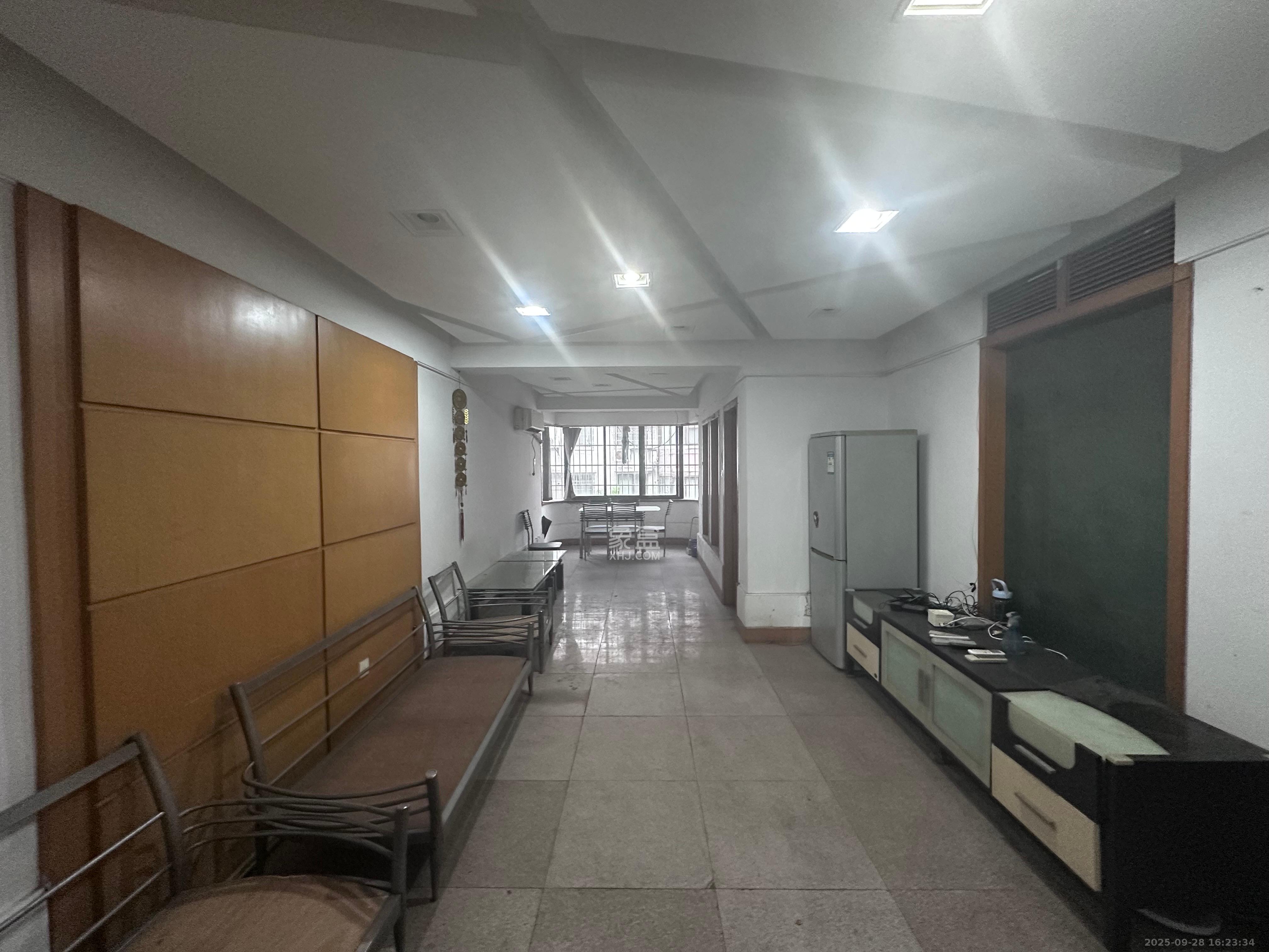 火星一片 3室2厅1卫 1300.0元/月 火星一片 3室2厅1卫 1300.0元/月室内图