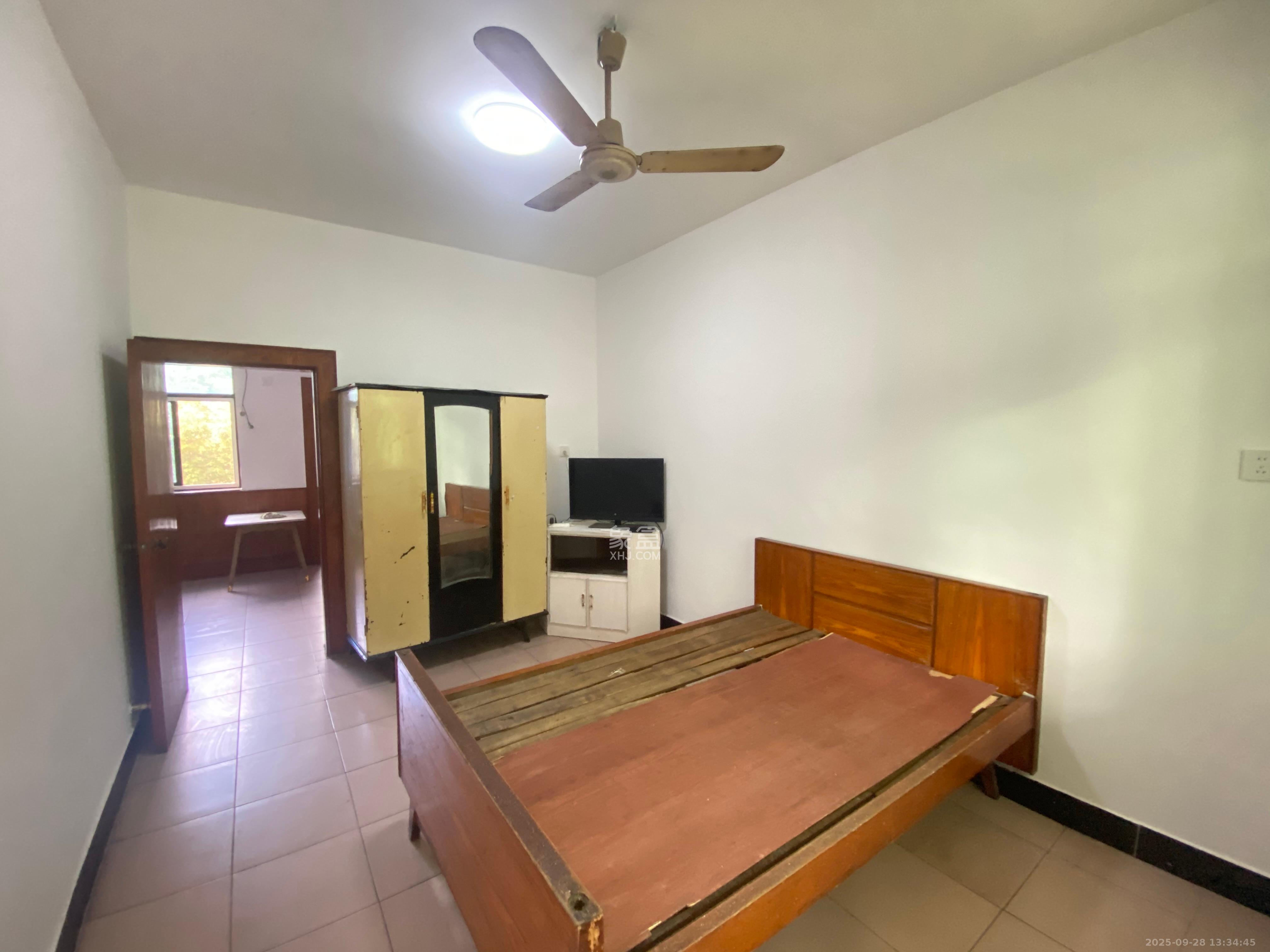 茶园坡社区(原王家冲社区)  2室1厅1卫    1300.0元/月室内图