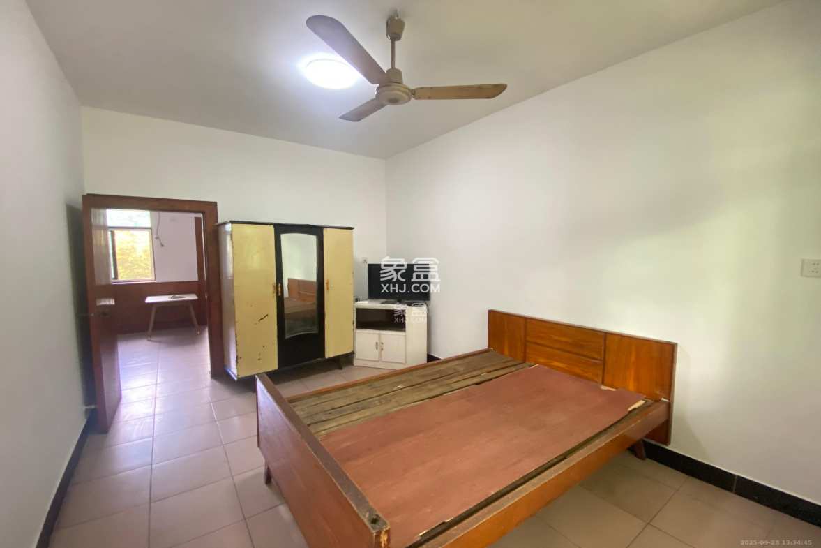 茶园坡社区(原王家冲社区) 2室1厅1卫 1300.0元/月 茶园坡社区(原王家冲社区) 2室1厅1卫 1300.0元/月室内图