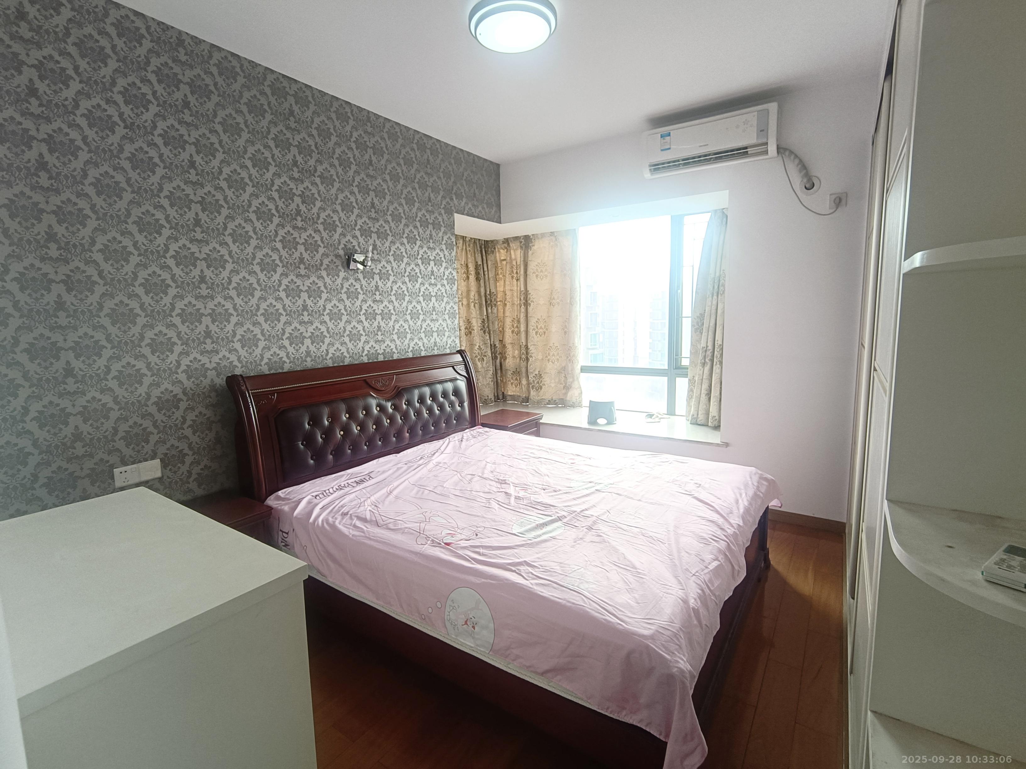 新城新世界一二三期  2室1厅1卫    2200.0元/月室内图