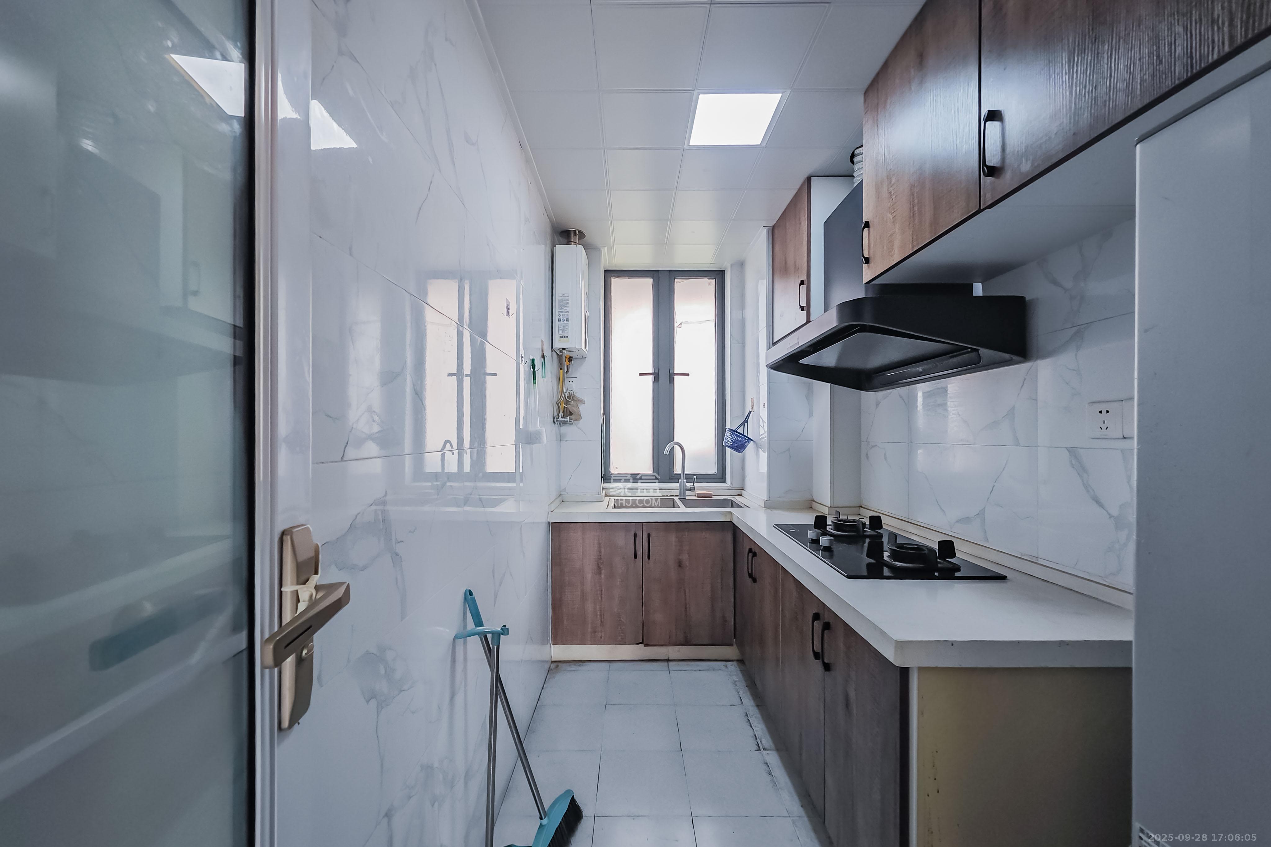 半山壹号 4室2厅2卫 125.0万 半山壹号 4室2厅2卫 125.0万厨房