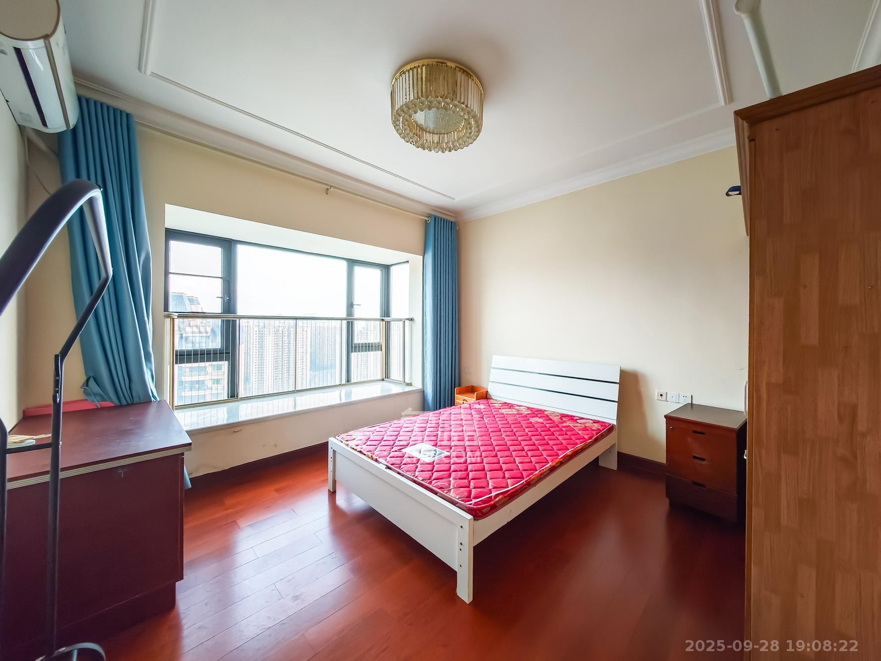 恒大御景天下城一期 4室2厅2卫 95.0万 恒大御景天下城一期 4室2厅2卫 95.0万卧室