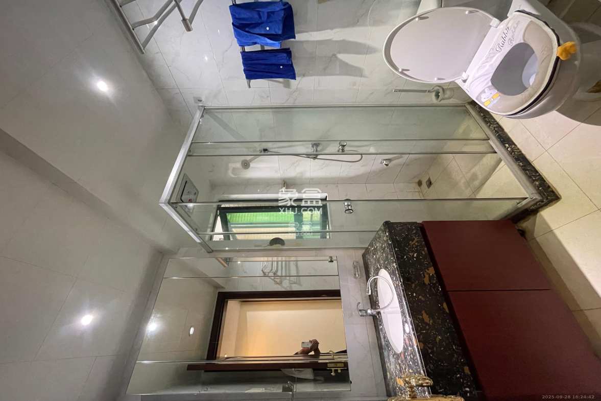 恒大雅苑 1室2厅2卫 2200.0元/月 恒大雅苑 1室2厅2卫 2200.0元/月室内图