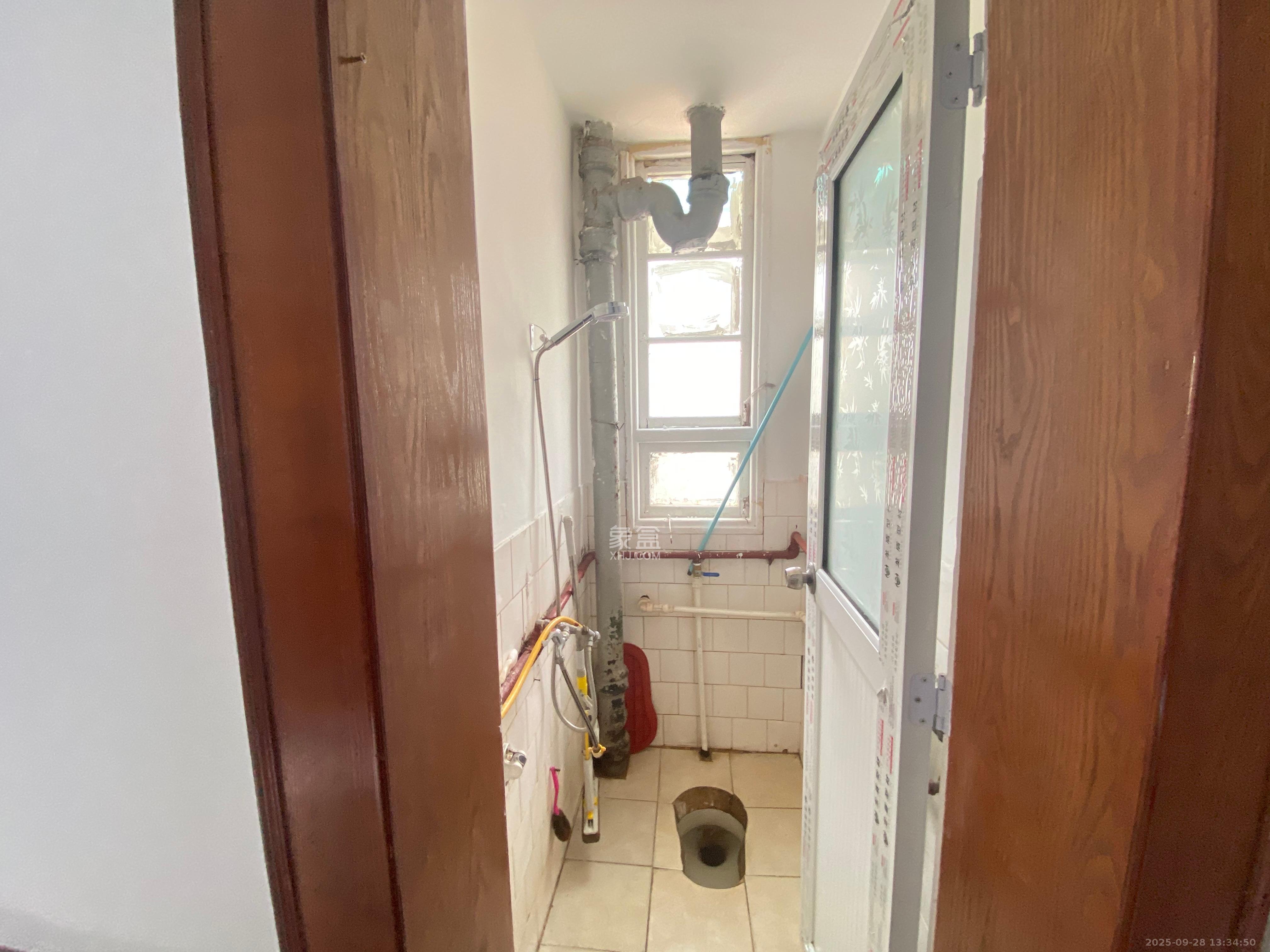 茶园坡社区(原王家冲社区) 2室1厅1卫 1300.0元/月 茶园坡社区(原王家冲社区) 2室1厅1卫 1300.0元/月室内图