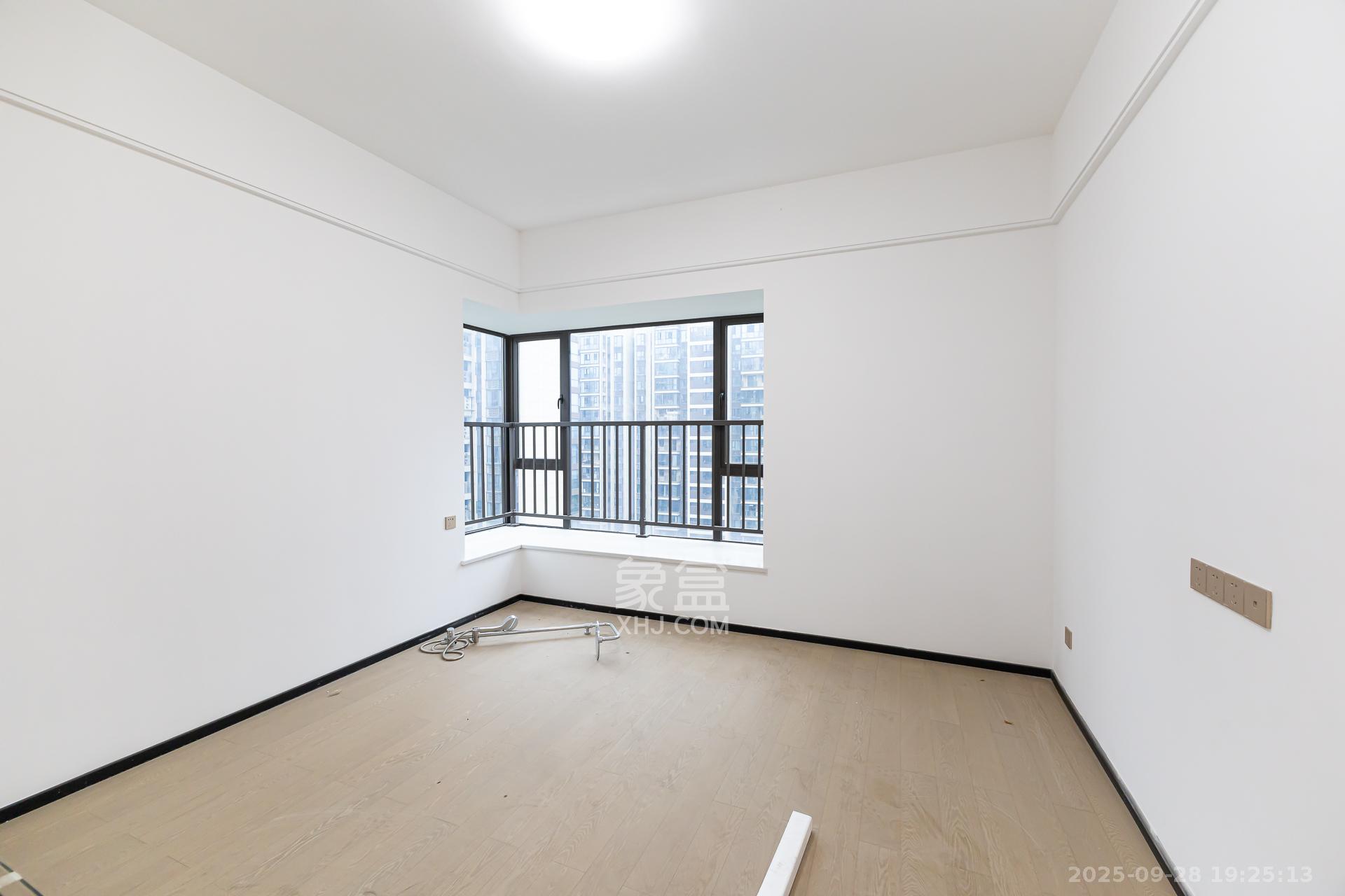 润和湘江天地天悦湾 4室2厅2卫 210.0万 润和湘江天地天悦湾 4室2厅2卫 210.0万卧室