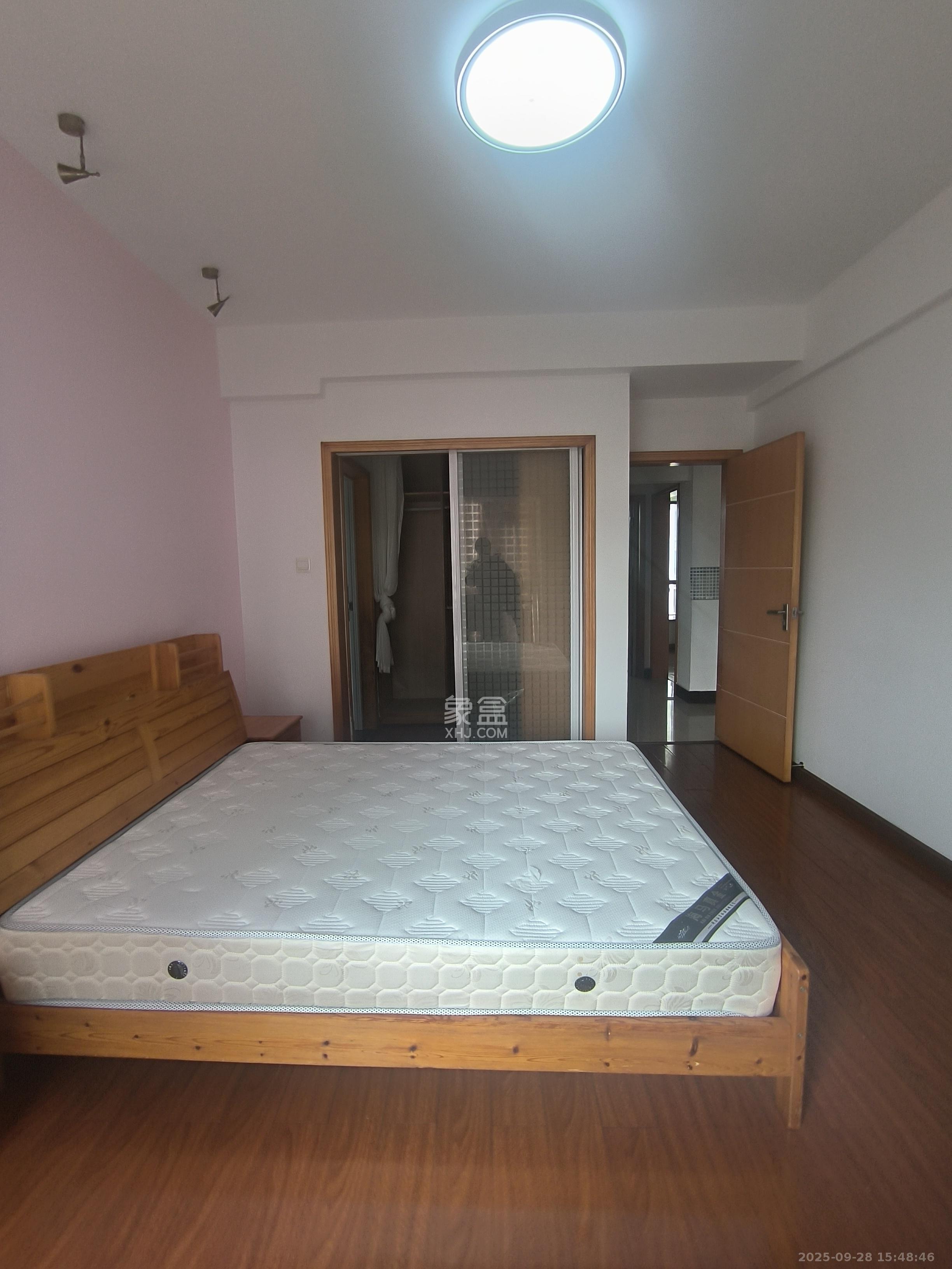 三万英尺  3室2厅2卫    3300.0元/月室内图