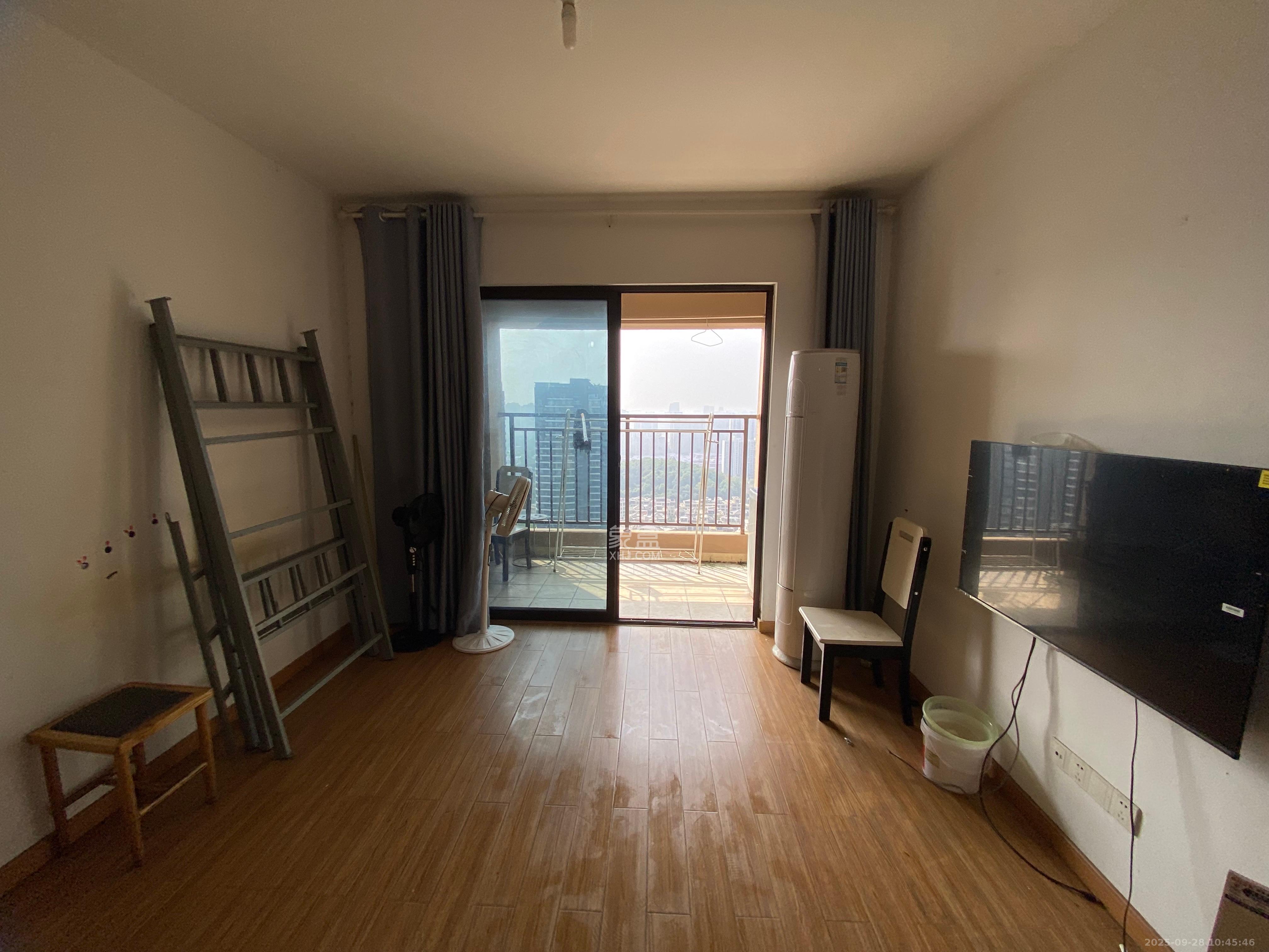 旭辉国际广场(永升商业广场) 3室2厅1卫 3200.0元/月 旭辉国际广场(永升商业广场) 3室2厅1卫 3200.0元/月室内图