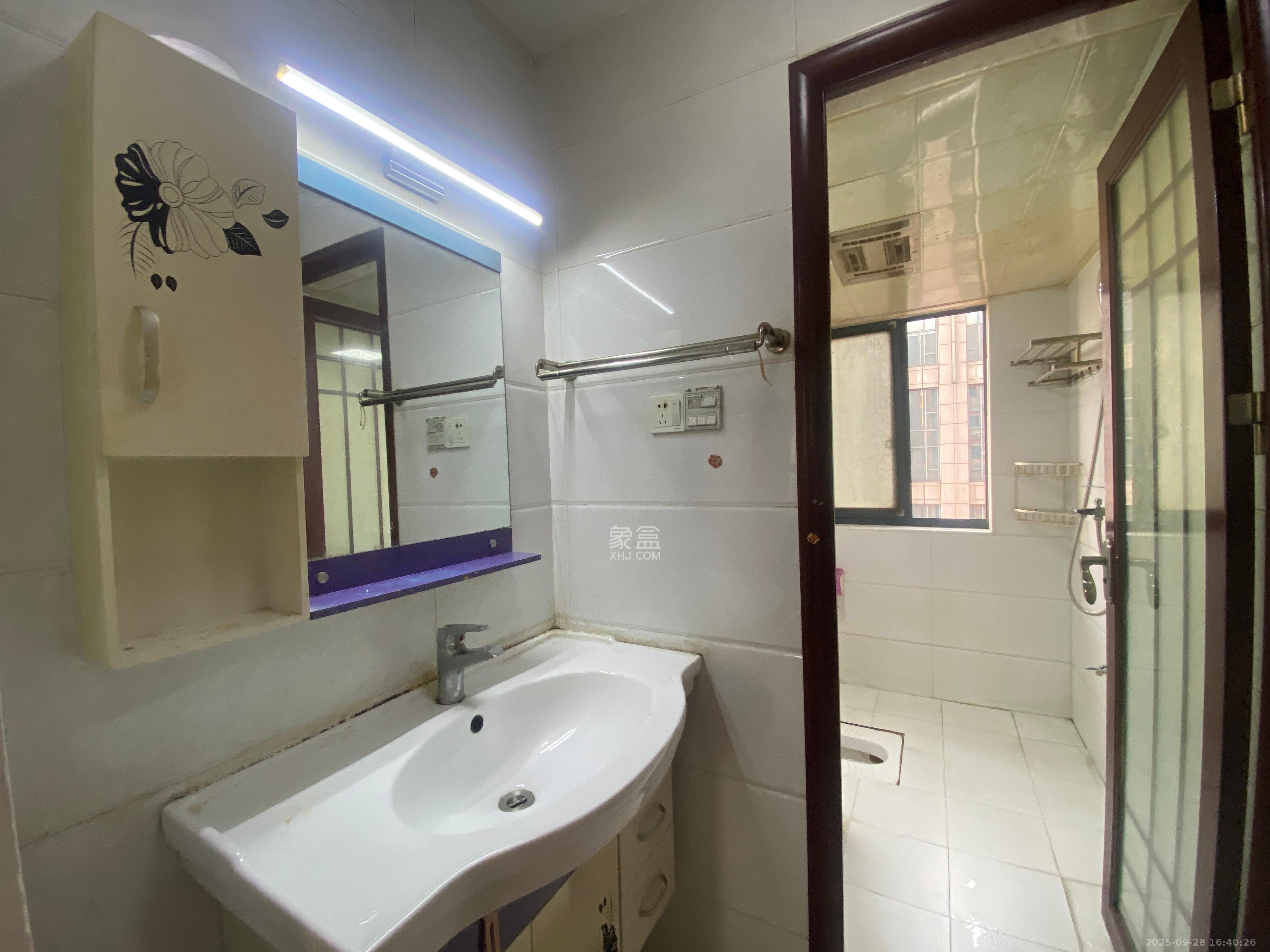 南庭城果 5室2厅2卫 2600.0元/月 南庭城果 5室2厅2卫 2600.0元/月室内图