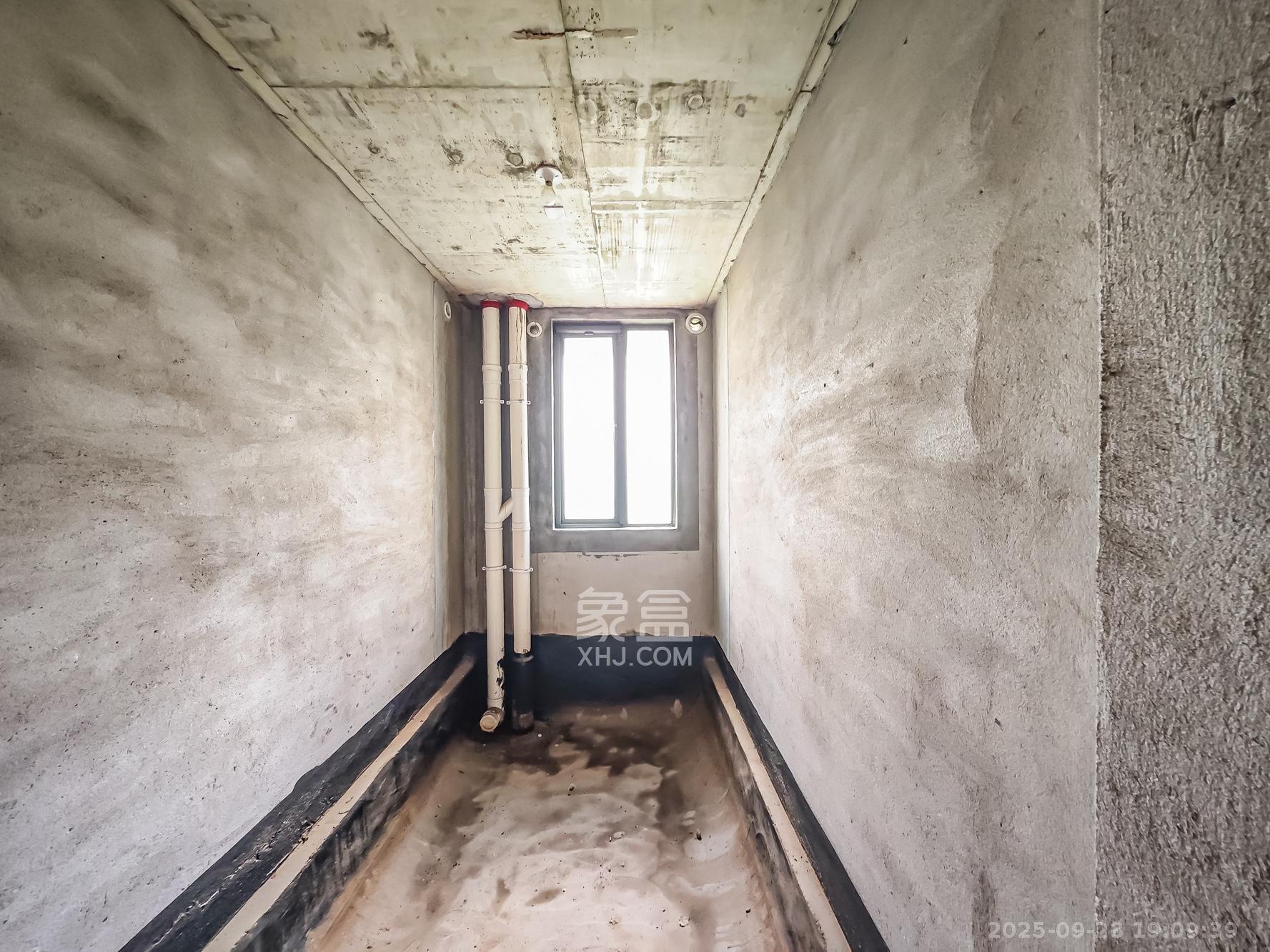 湘诚德峰小区B区  4室2厅2卫    110.8万卫生间