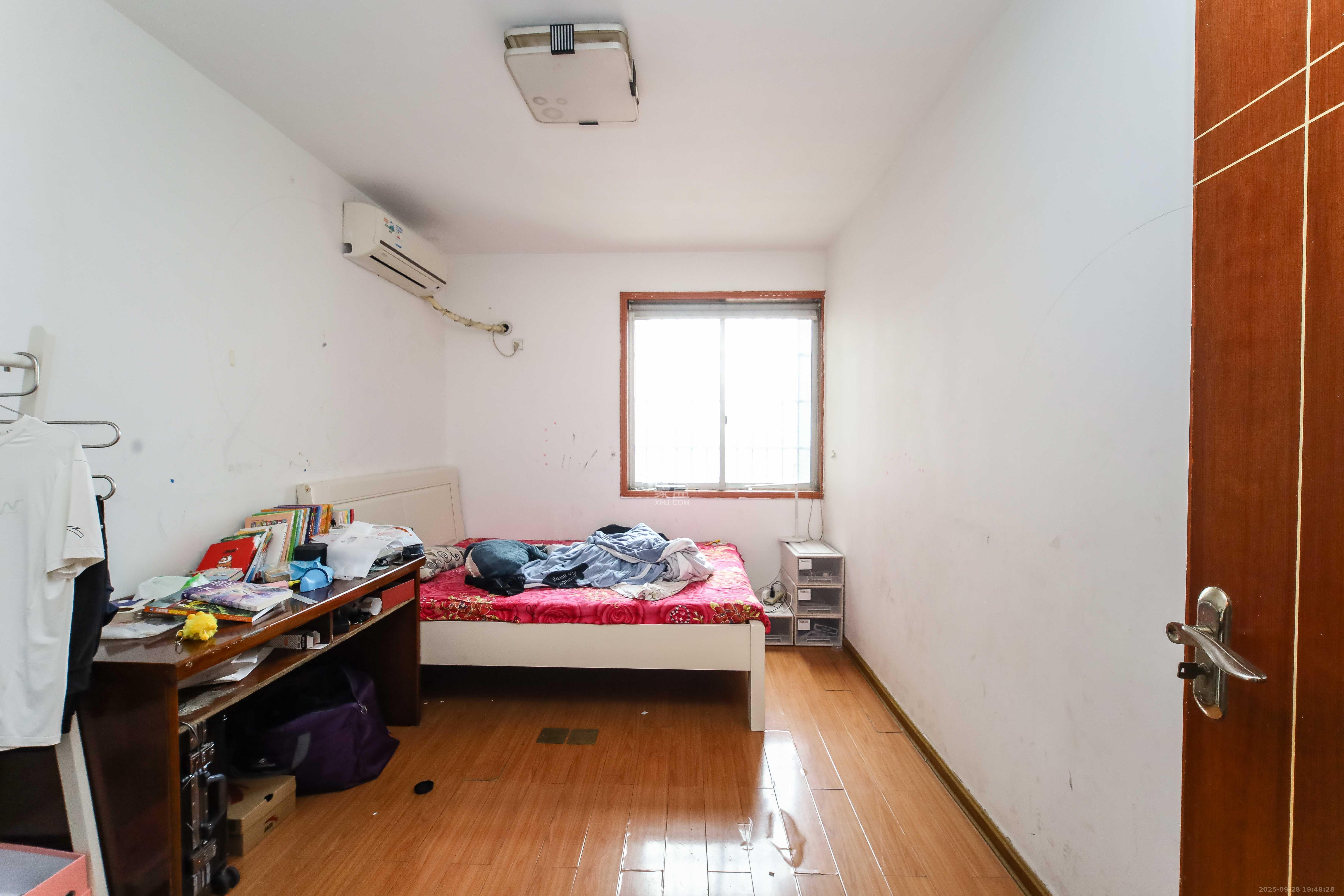 高桥现代商贸城 3室2厅2卫 83.6万 高桥现代商贸城 3室2厅2卫 83.6万卧室