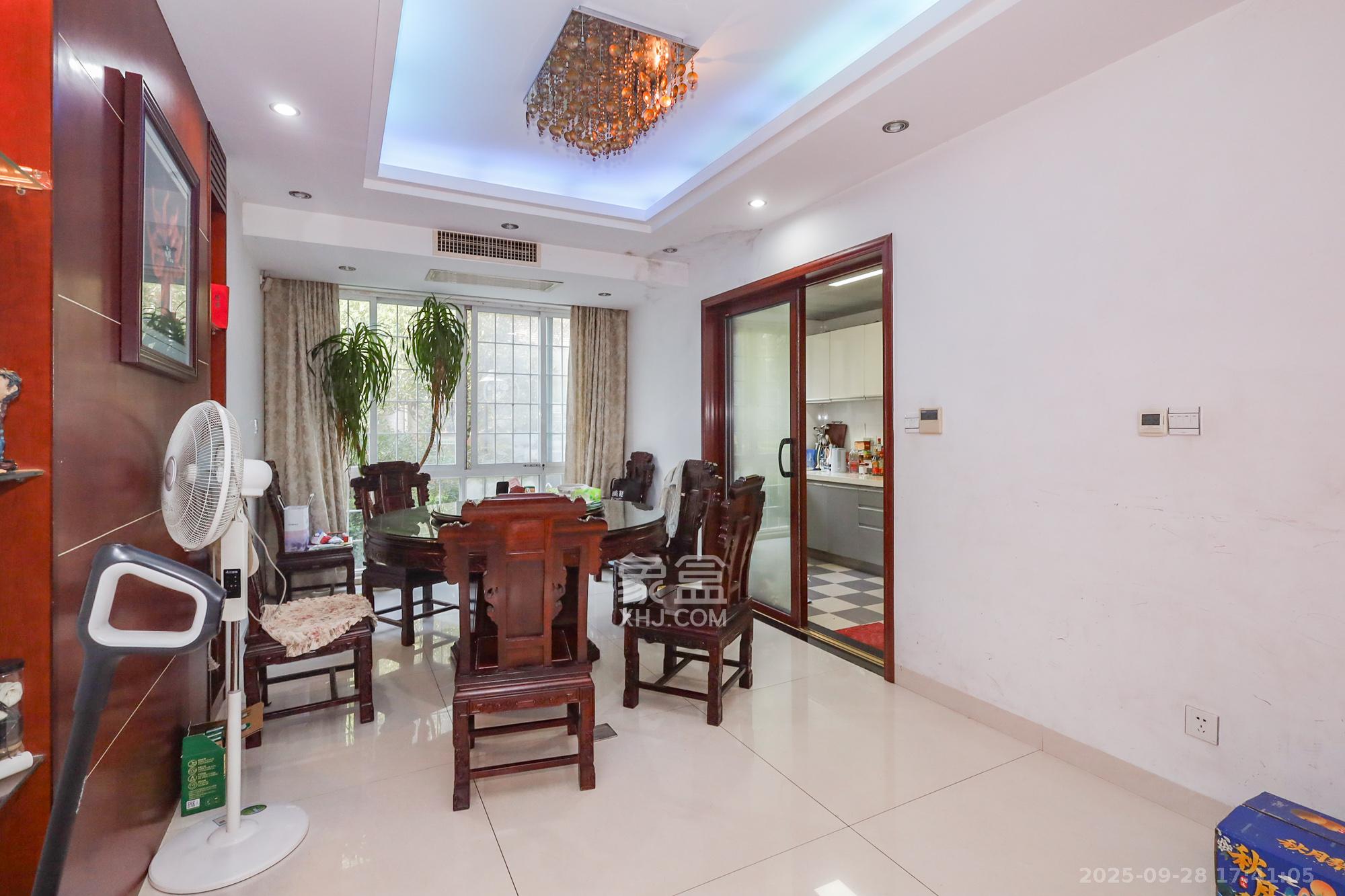 八方小区D区 4室2厅2卫 687.0万 八方小区D区 4室2厅2卫 687.0万其他