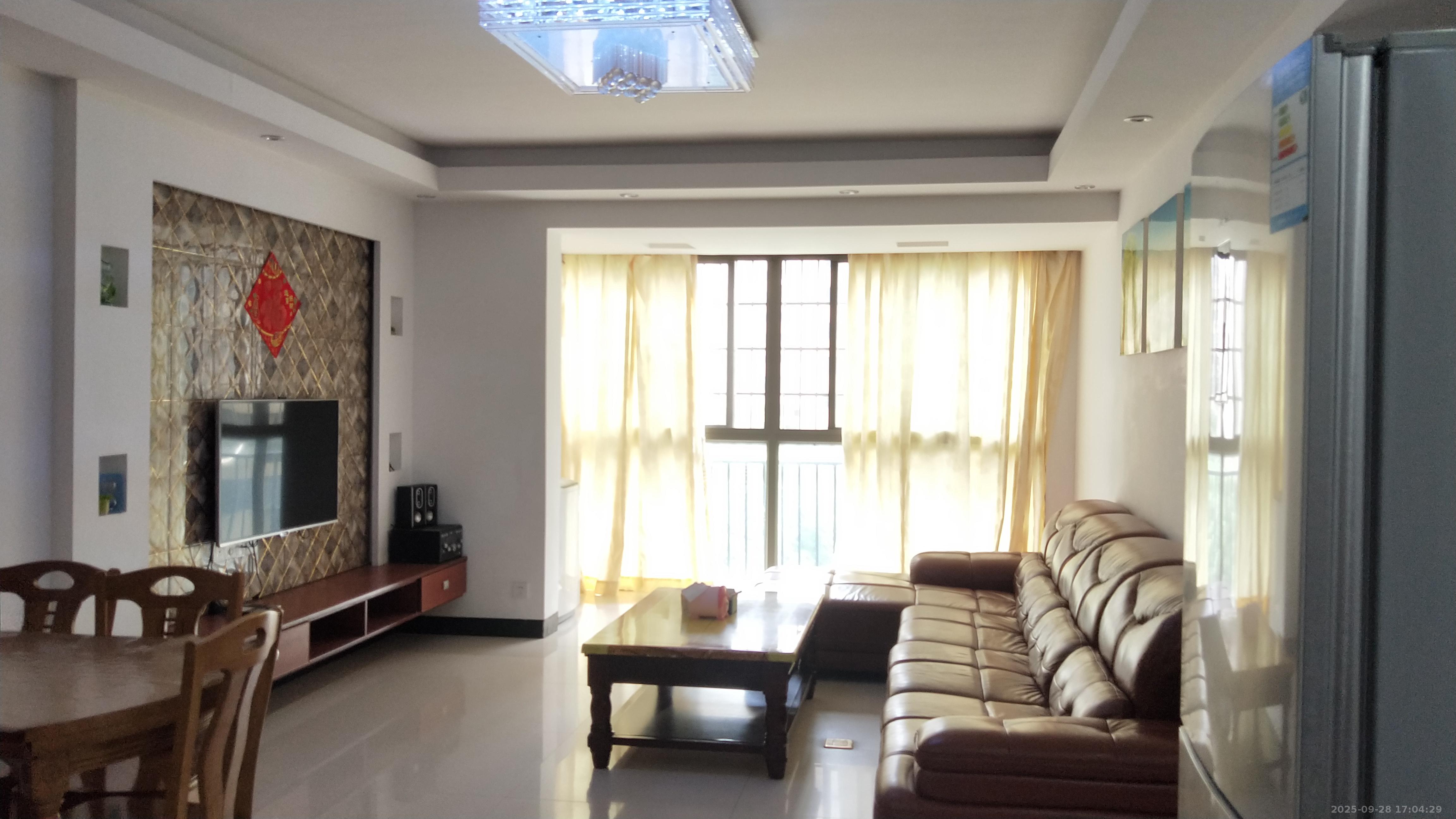 阳光晶城  3室2厅1卫    2000.0元/月室内图