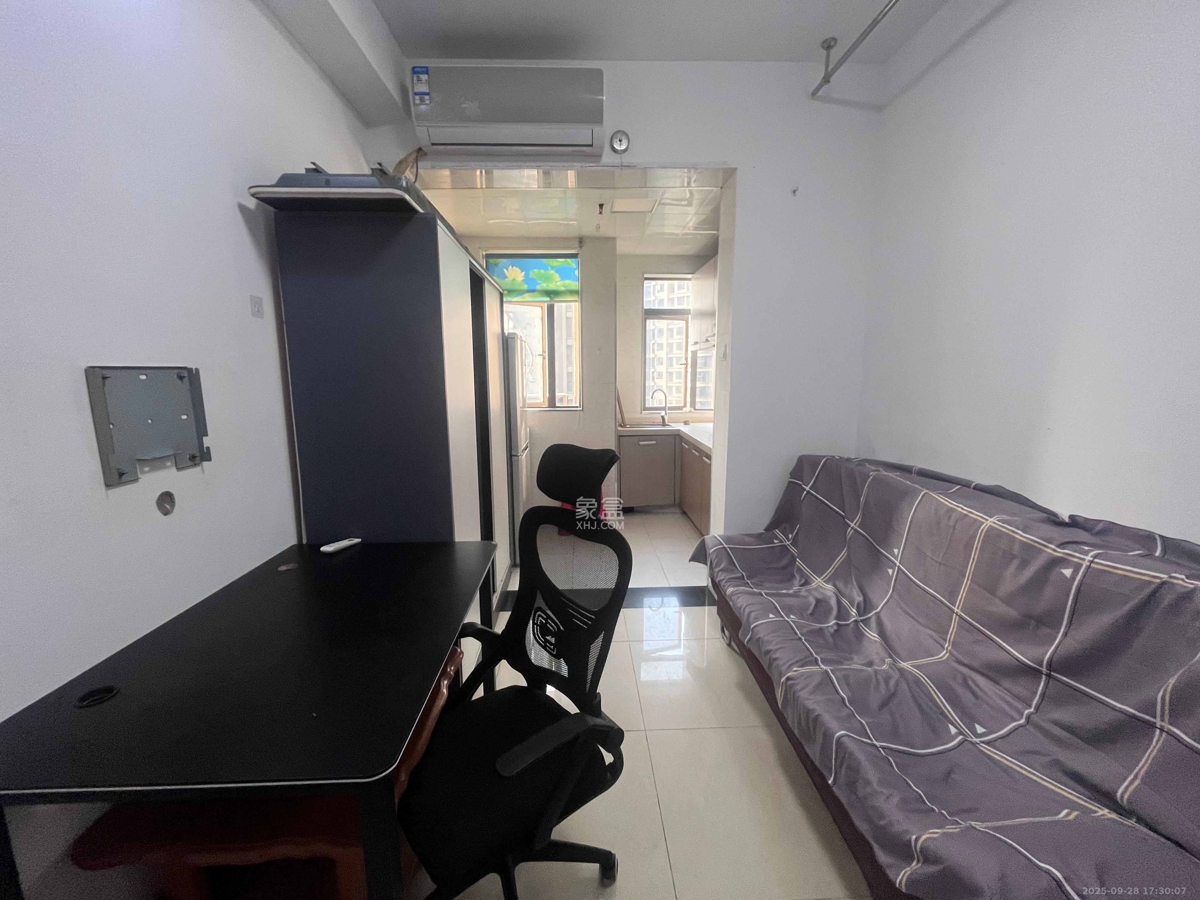 保利麓谷林语I区  1室1厅1卫    1200.0元/月室内图