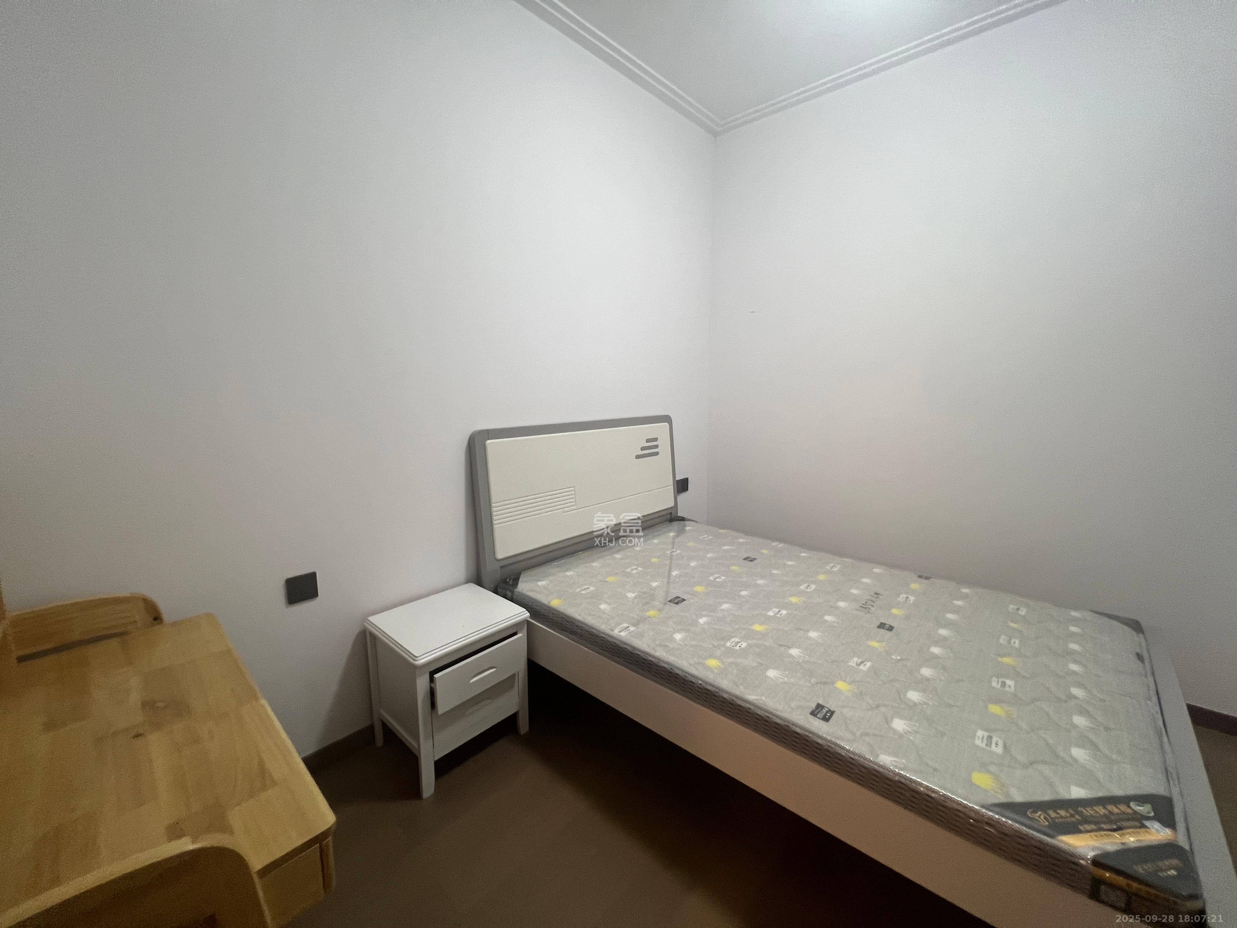 绿地V岛 3室2厅2卫 3500.0元/月 绿地V岛 3室2厅2卫 3500.0元/月室内图