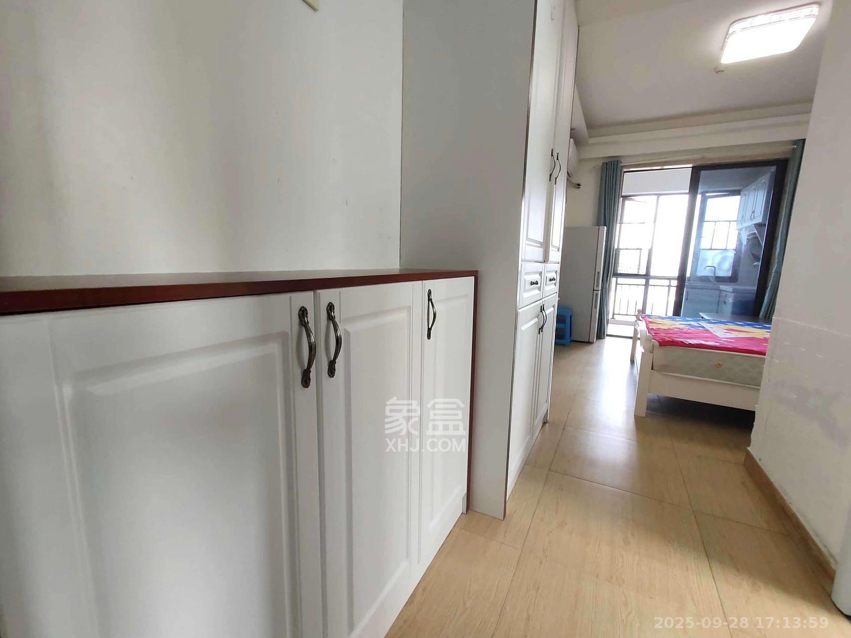 保利麓谷林语I区  1室1厅1卫   1600.00元/月室内图