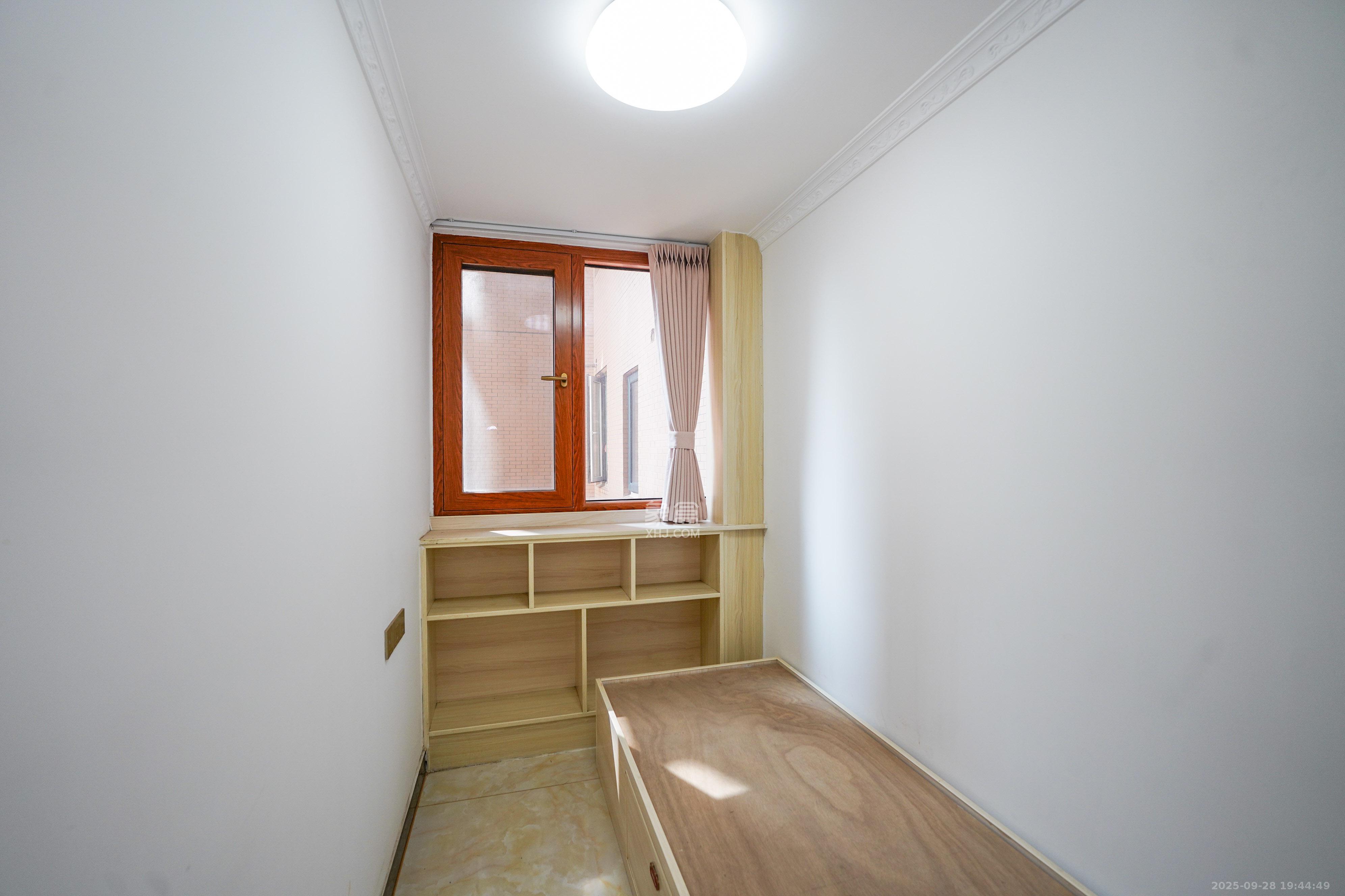 丽发新城  3室2厅2卫    99.0万卧室