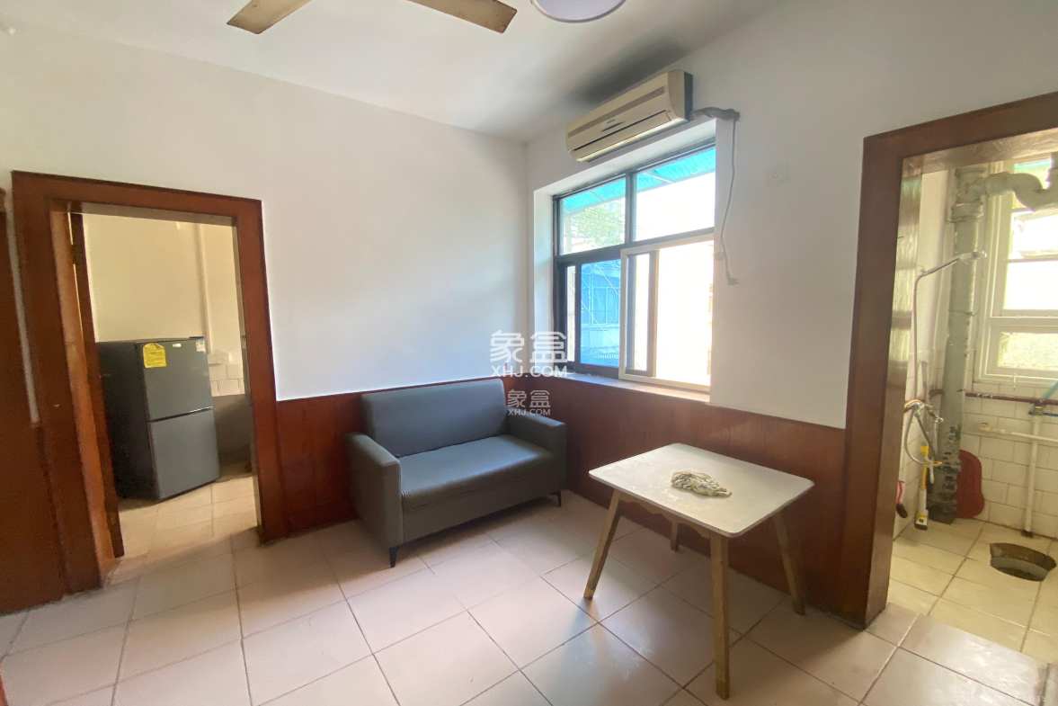 茶园坡社区(原王家冲社区) 2室1厅1卫 1300.0元/月 茶园坡社区(原王家冲社区) 2室1厅1卫 1300.0元/月室内图