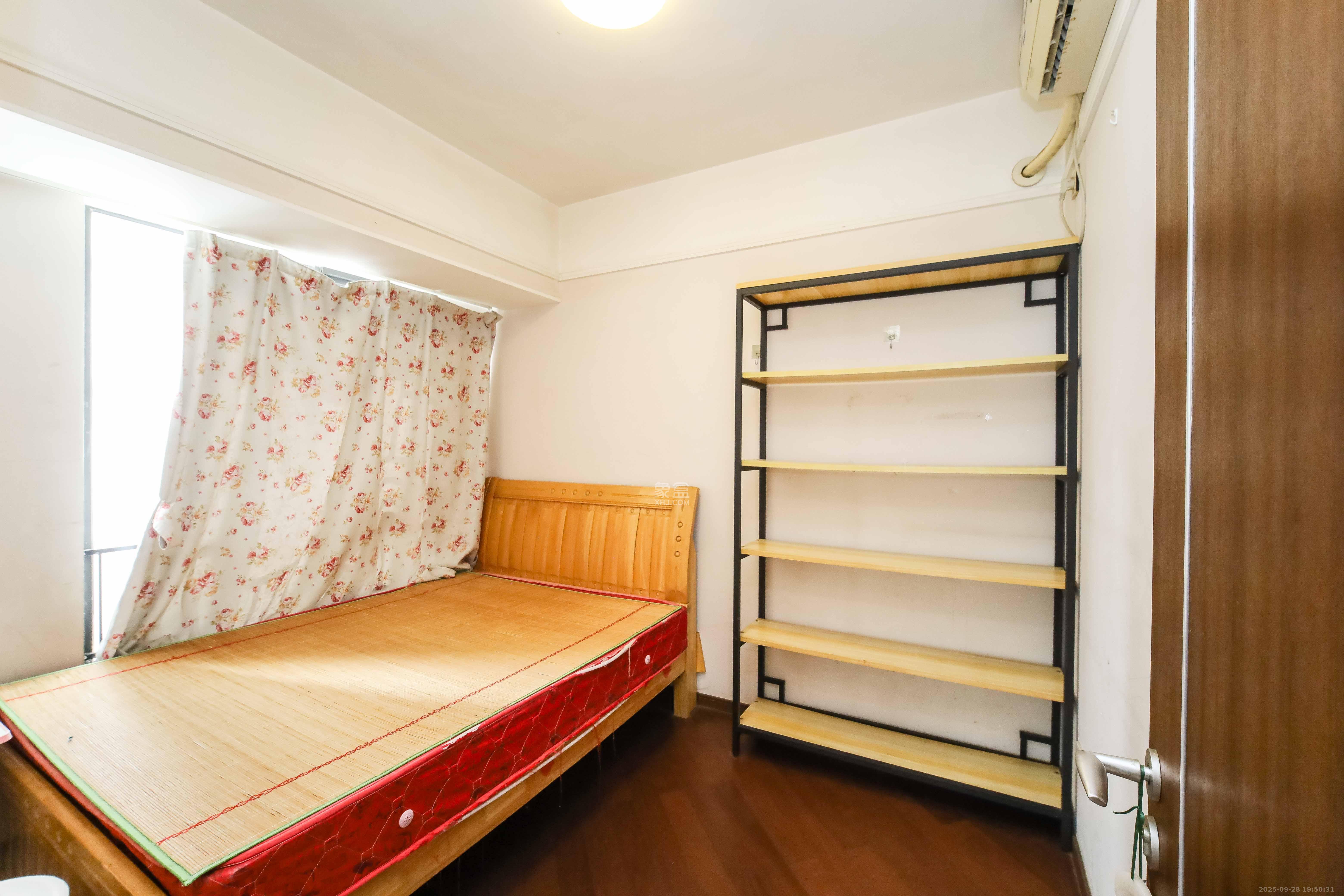 万科金域蓝湾  3室2厅2卫    75.0万卧室