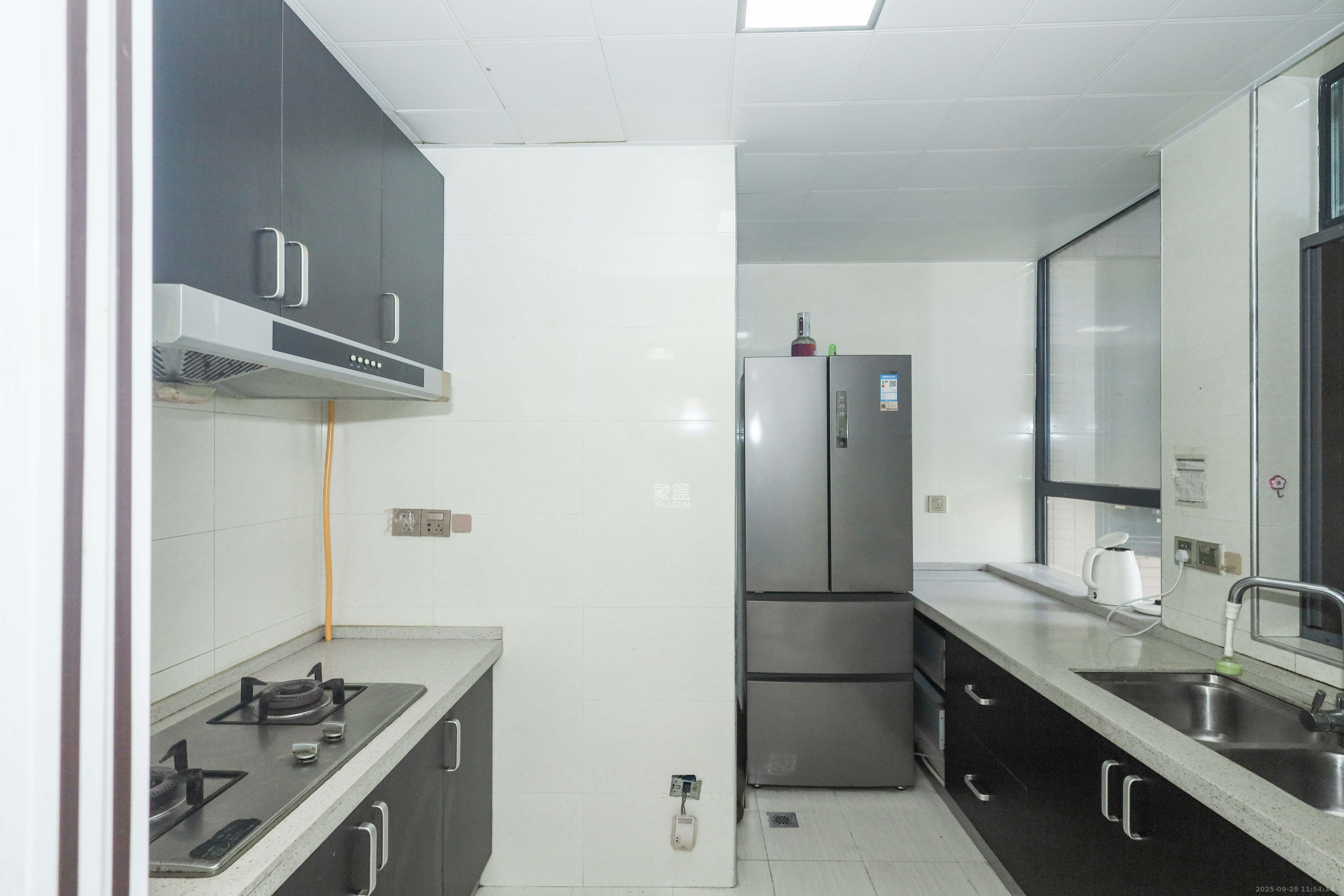 天元涉外景园B区 3室2厅2卫 2700.0元/月 天元涉外景园B区 3室2厅2卫 2700.0元/月室内图