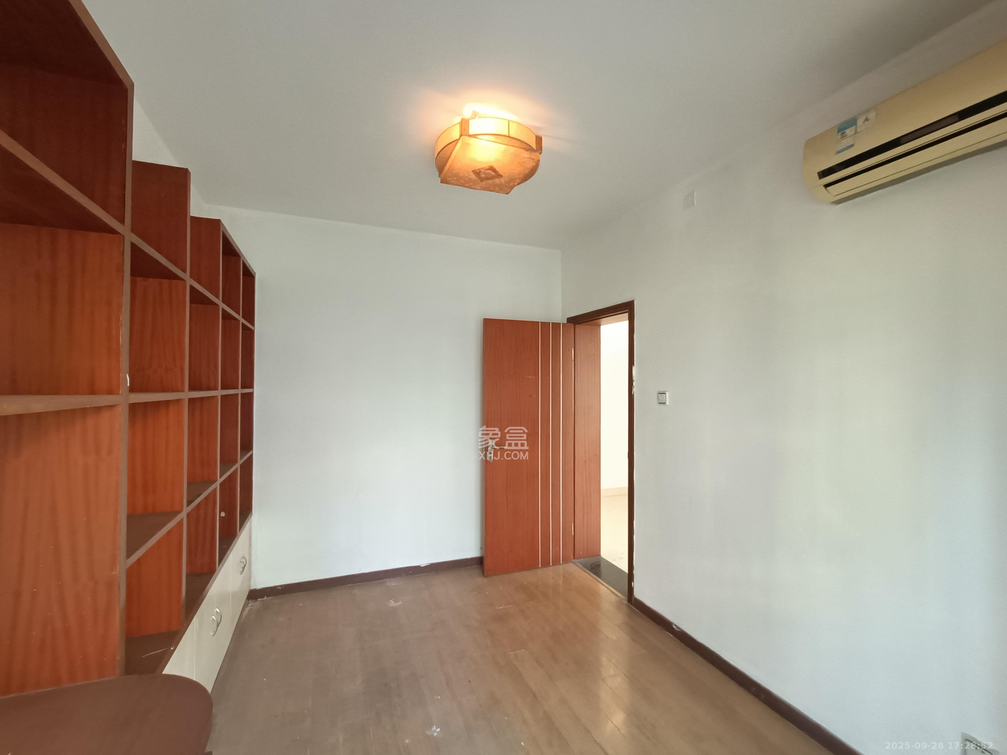 泰禹家园(彩云之翼家园一期、二期、三期) 3室2厅2卫 2000.0元/月 泰禹家园(彩云之翼家园一期、二期、三期) 3室2厅2卫 2000.0元/月室内图