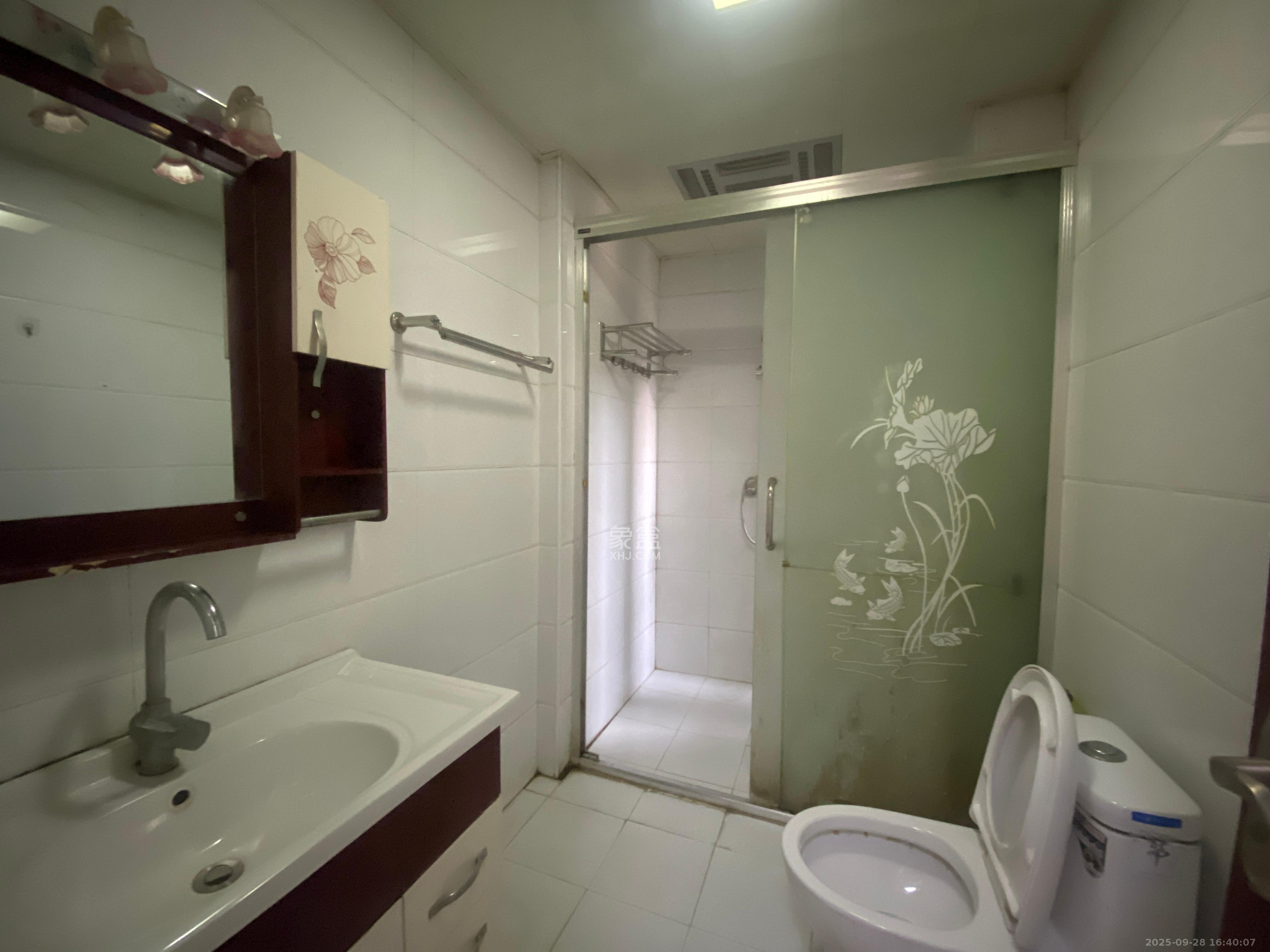 南庭城果 5室2厅2卫 2600.0元/月 南庭城果 5室2厅2卫 2600.0元/月室内图