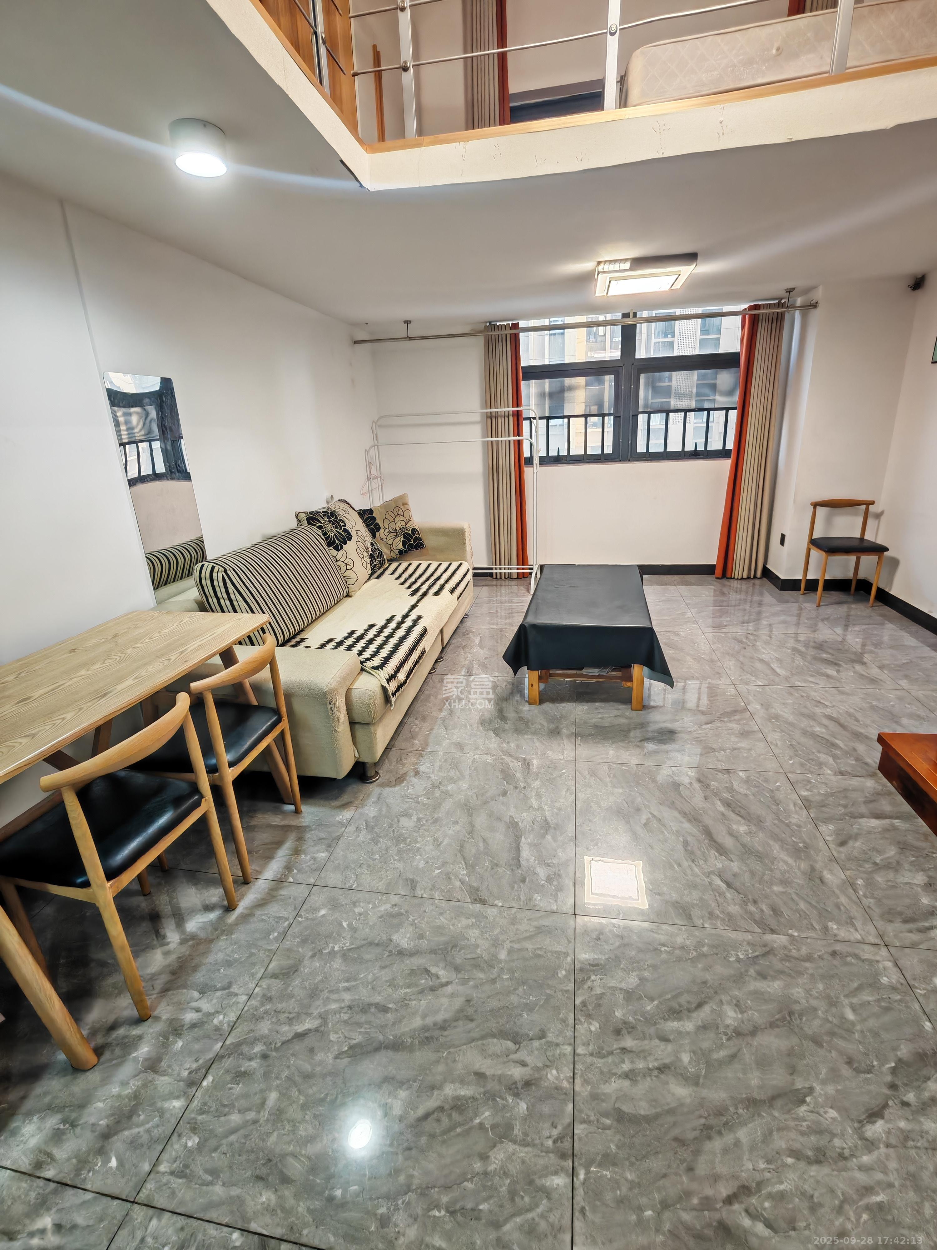 天鸿天府（天鸿中央大院）  2室1厅1卫    1900.0元/月室内图