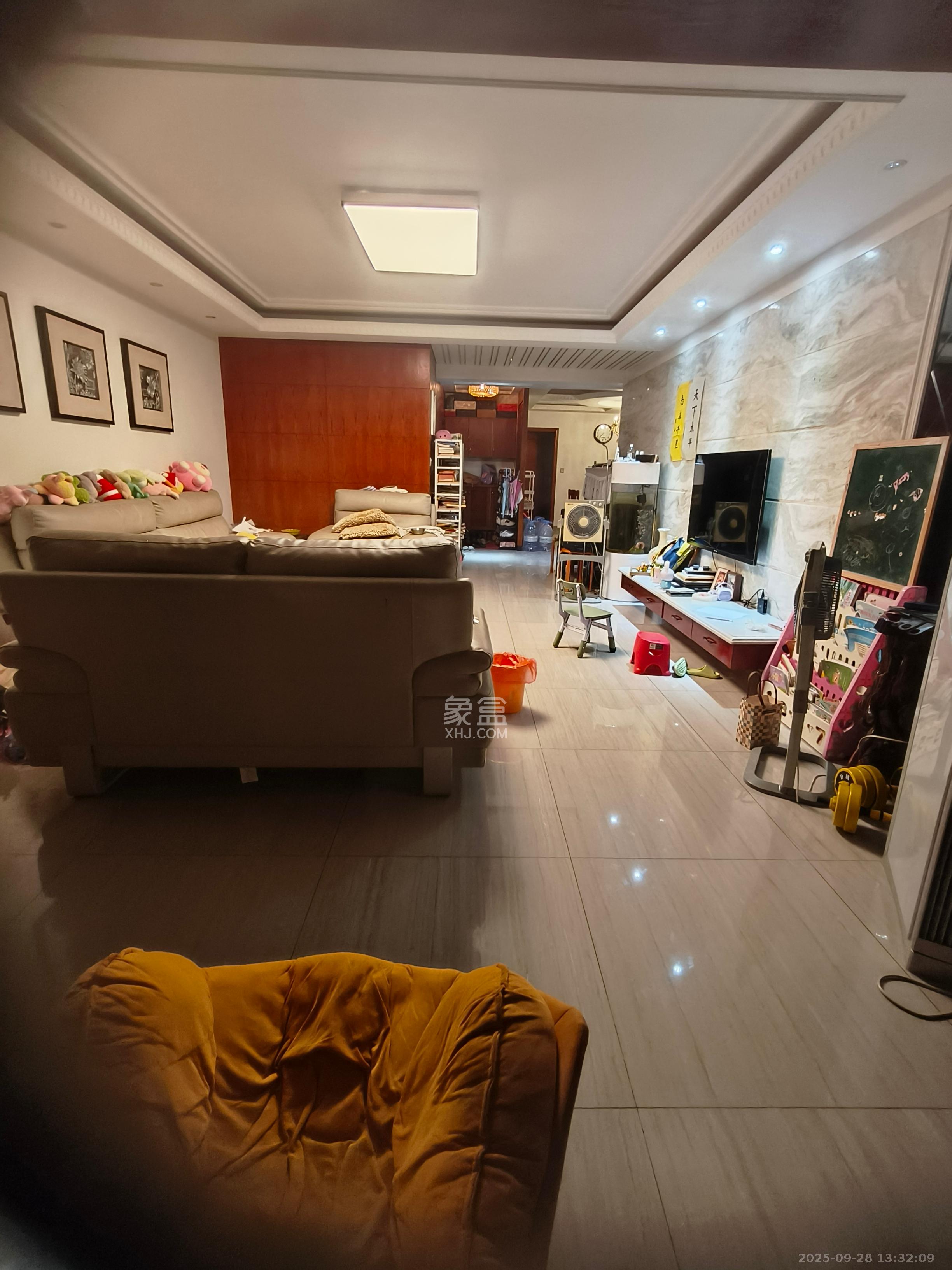 锦湘国际星城三期（锦绣苑）  4室2厅2卫    4500.0元/月室内图