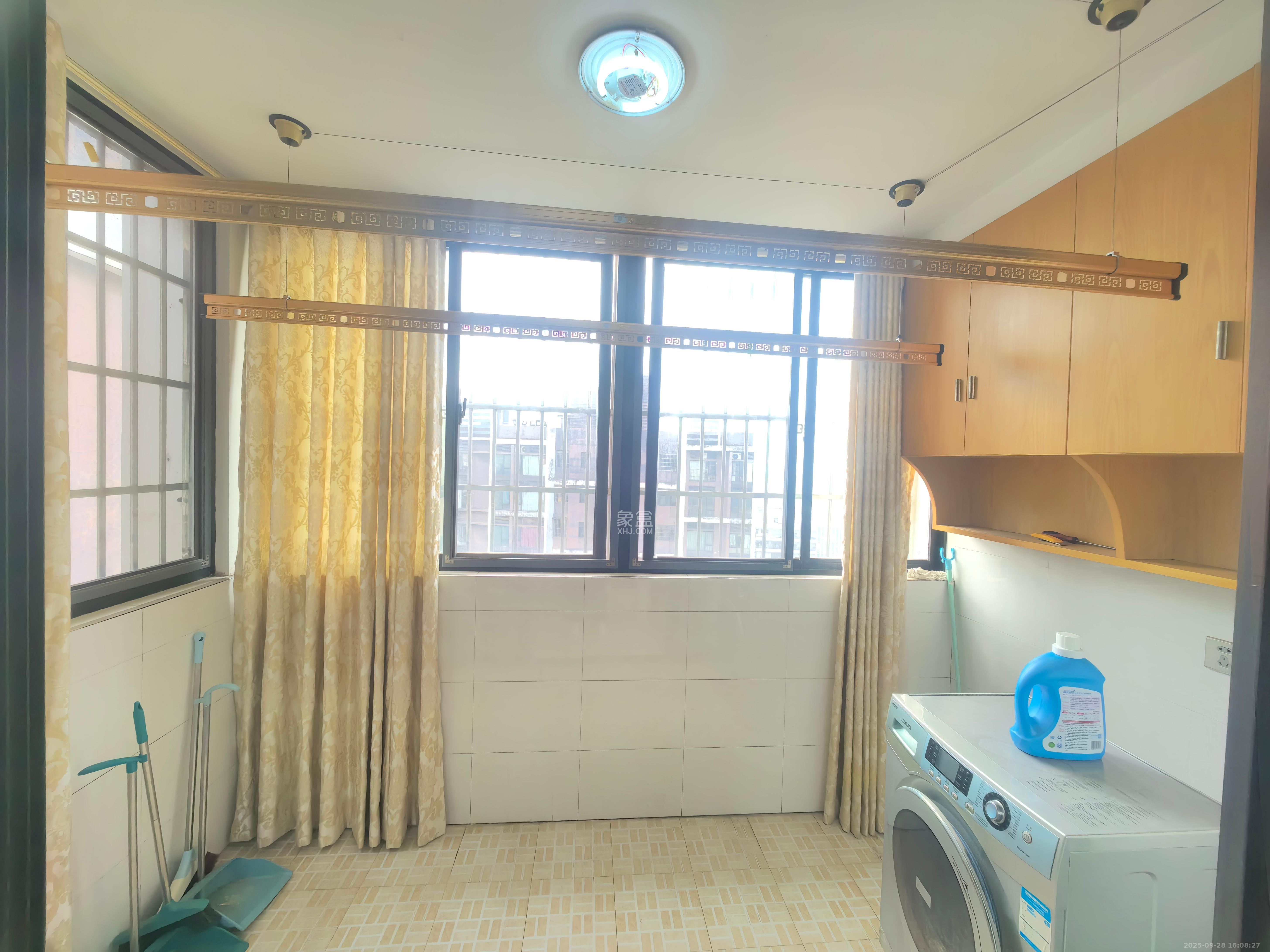 幸福里润城(幸福里二期) 3室2厅2卫 2000.00元/月 幸福里润城(幸福里二期) 3室2厅2卫 2000.00元/月室内图