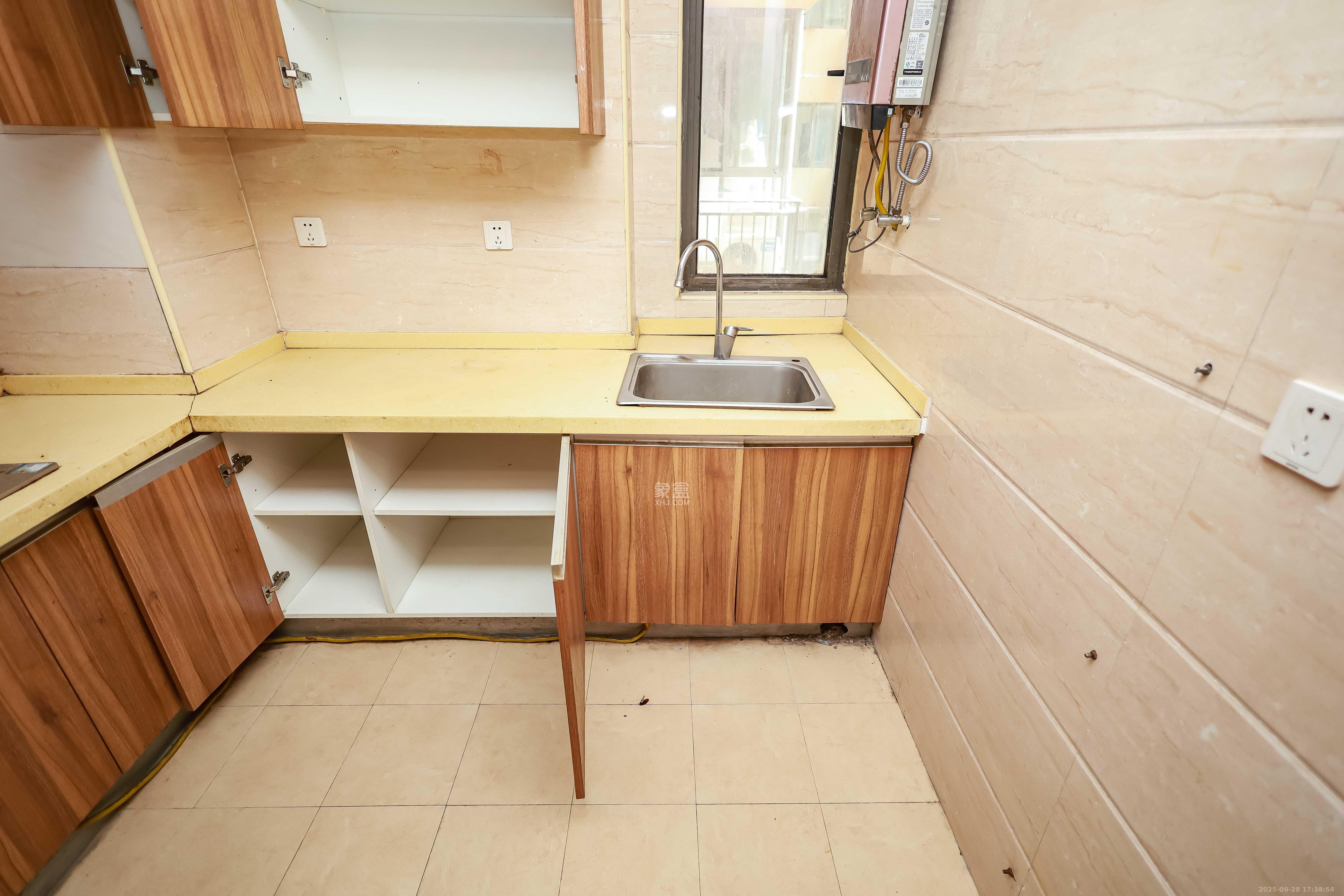 麓谷小镇 3室1厅1卫 47.8万 麓谷小镇 3室1厅1卫 47.8万厨房