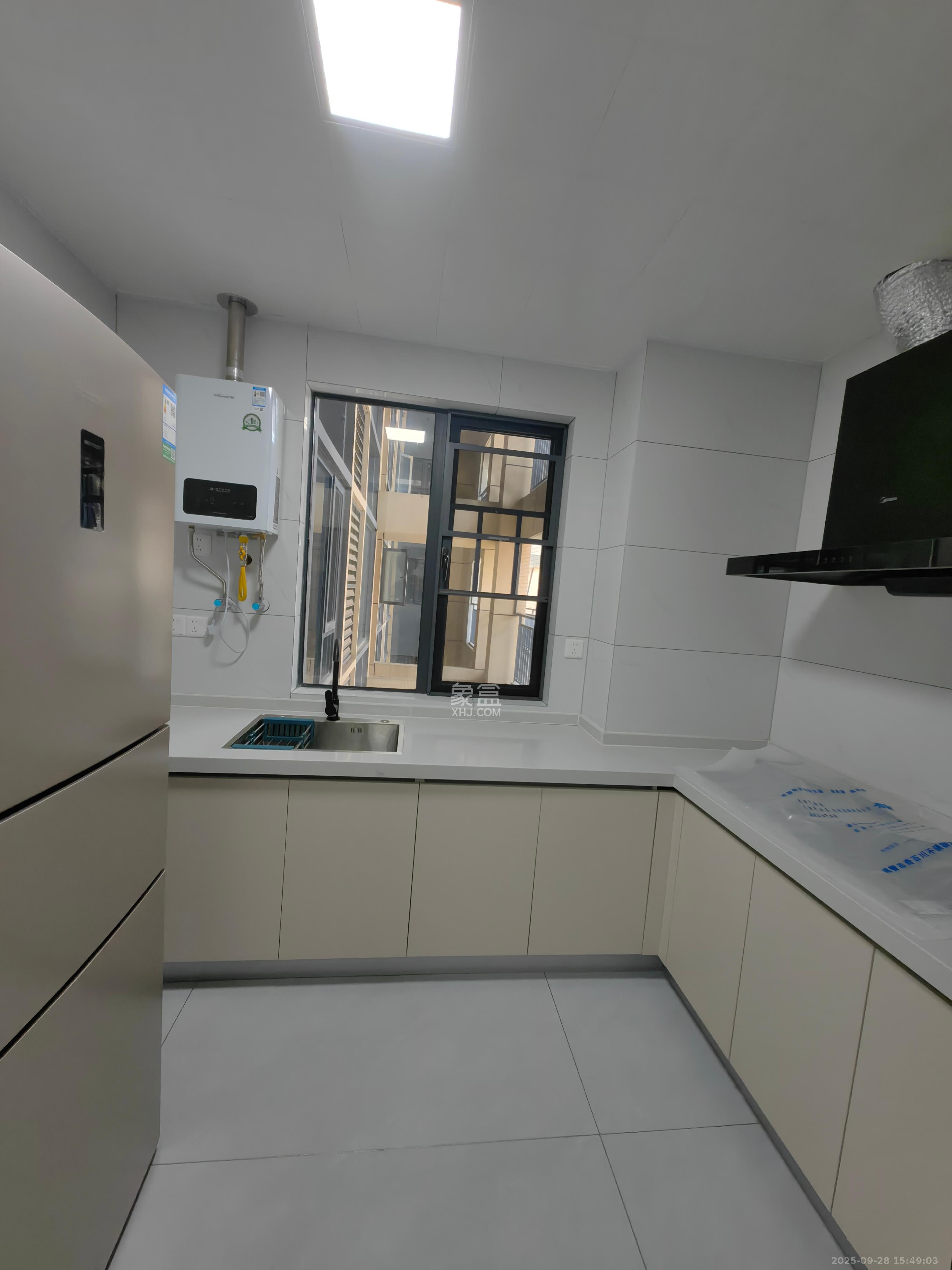 金侨风华府 4室2厅2卫 2400.0元/月 金侨风华府 4室2厅2卫 2400.0元/月室内图