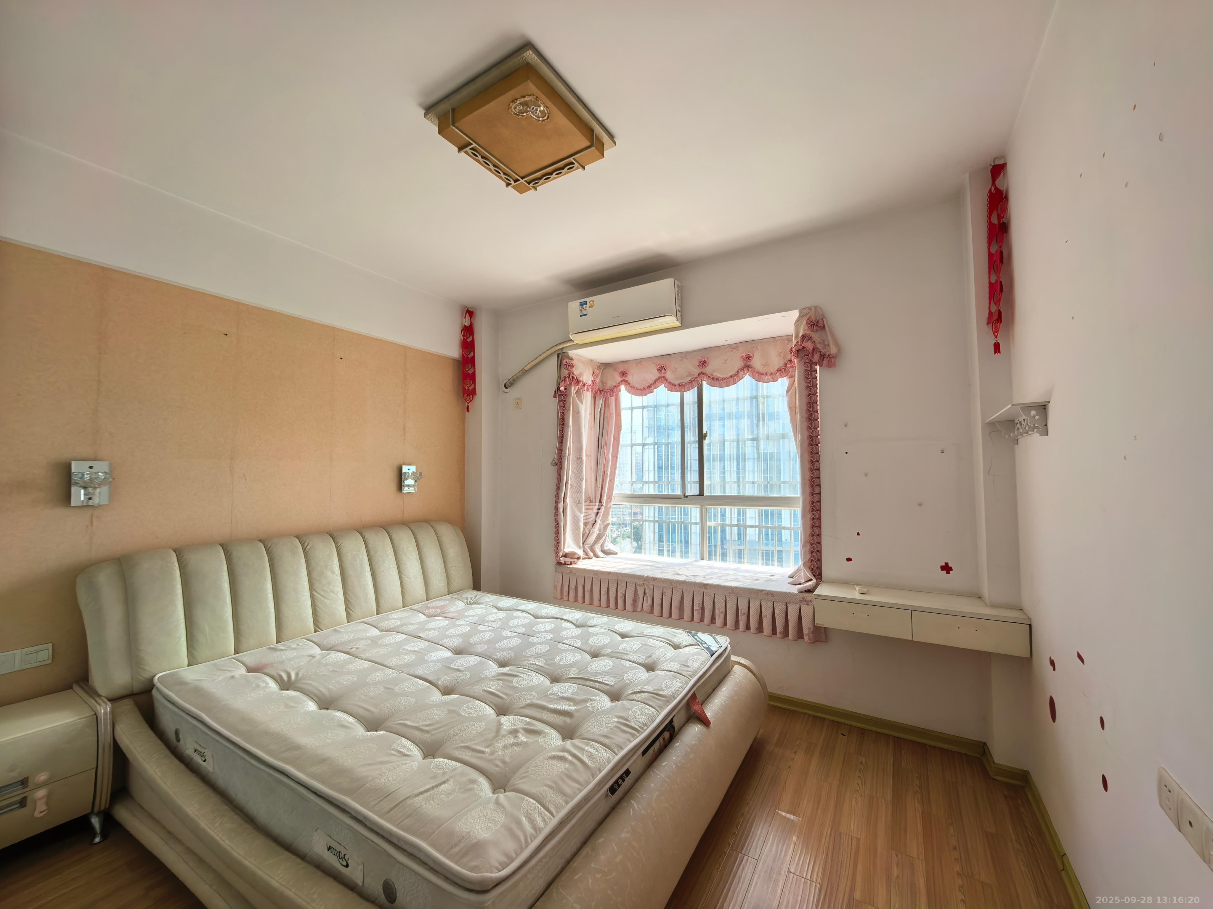 城市山水豪园(山水城市风景) 2室2厅1卫 2200.0元/月 城市山水豪园(山水城市风景) 2室2厅1卫 2200.0元/月室内图