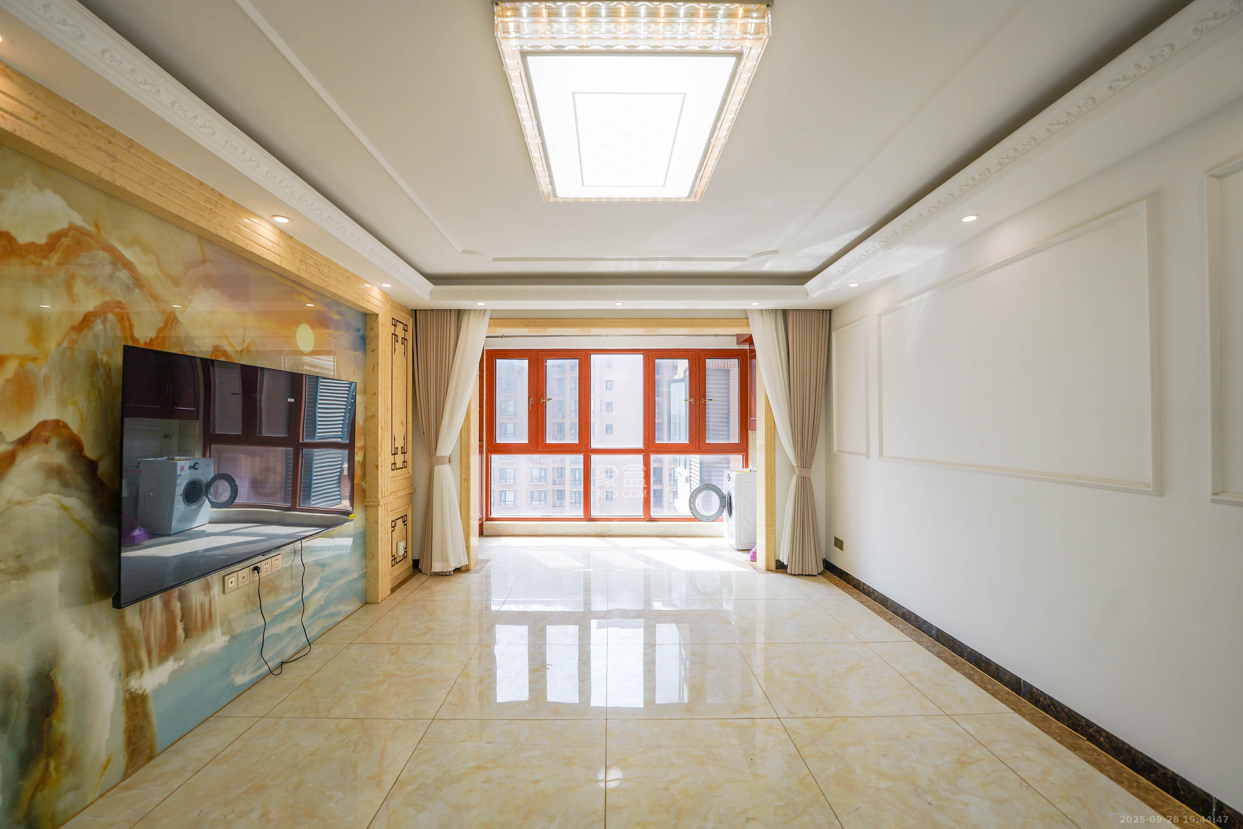 丽发新城 3室2厅2卫 99.0万 丽发新城 3室2厅2卫 99.0万客厅