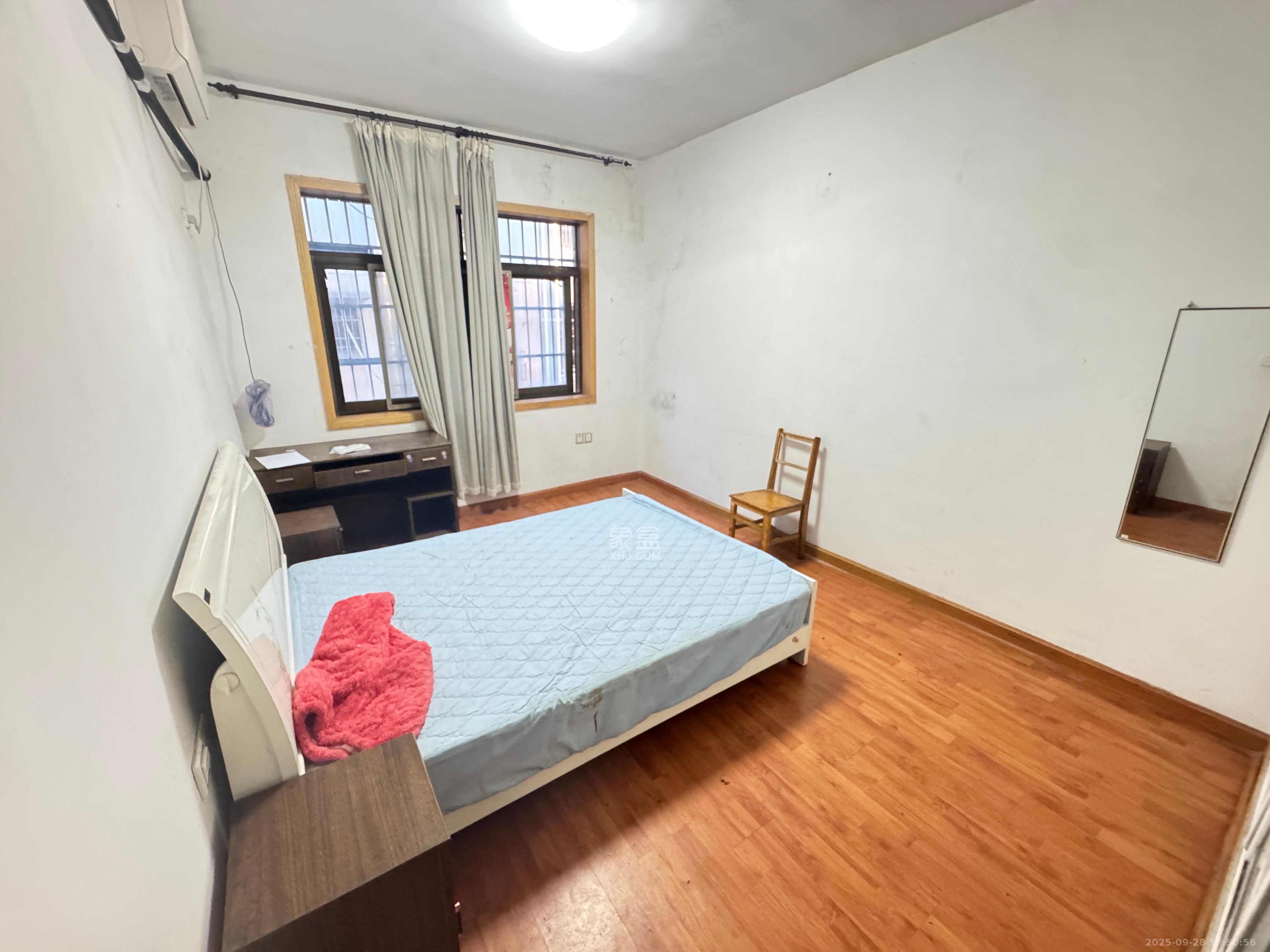 汽车西站商贸城（河西望城坡）  4室2厅1卫    1500.0元/月室内图