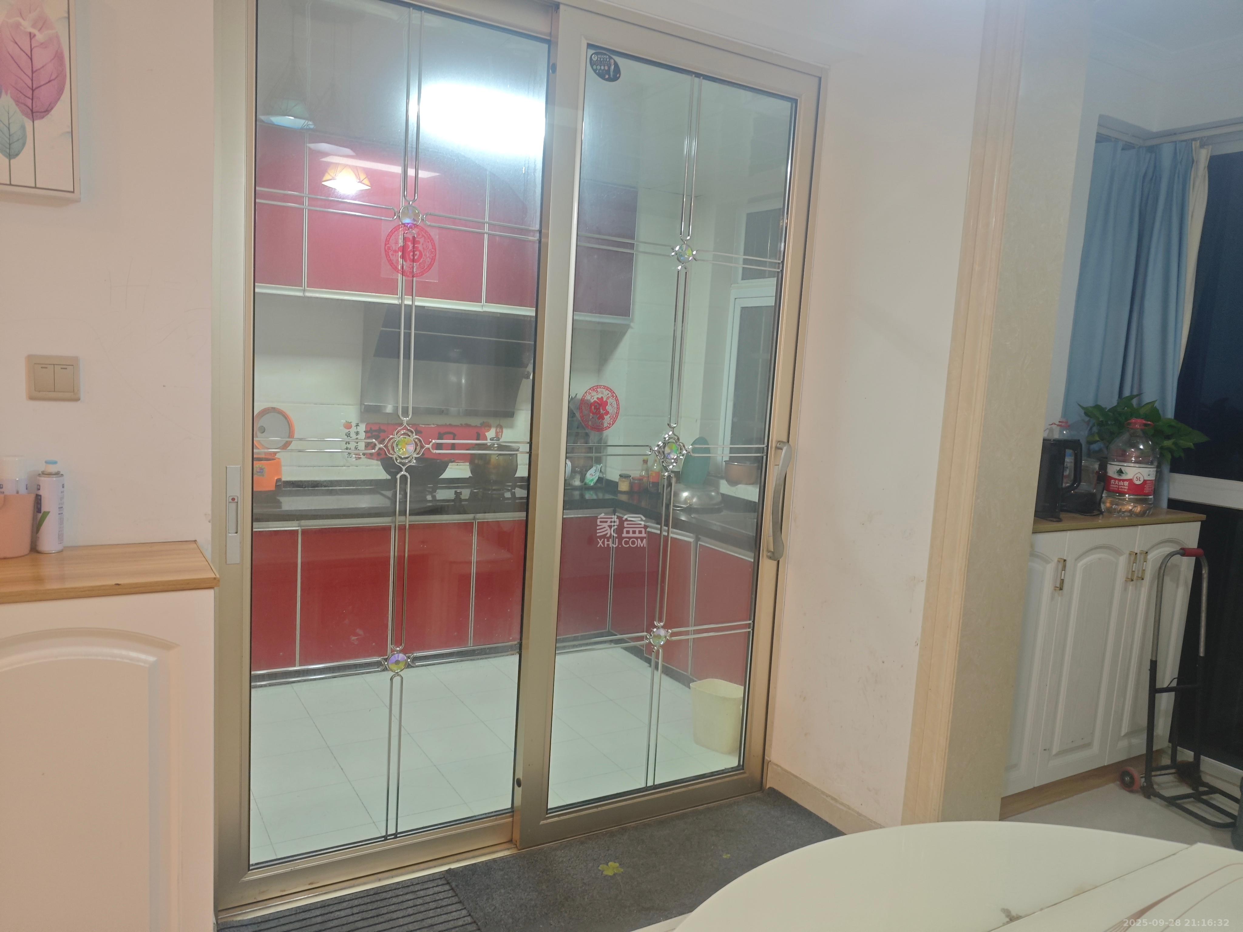 凯富漫城 3室2厅2卫 1400.0元/月 凯富漫城 3室2厅2卫 1400.0元/月室内图