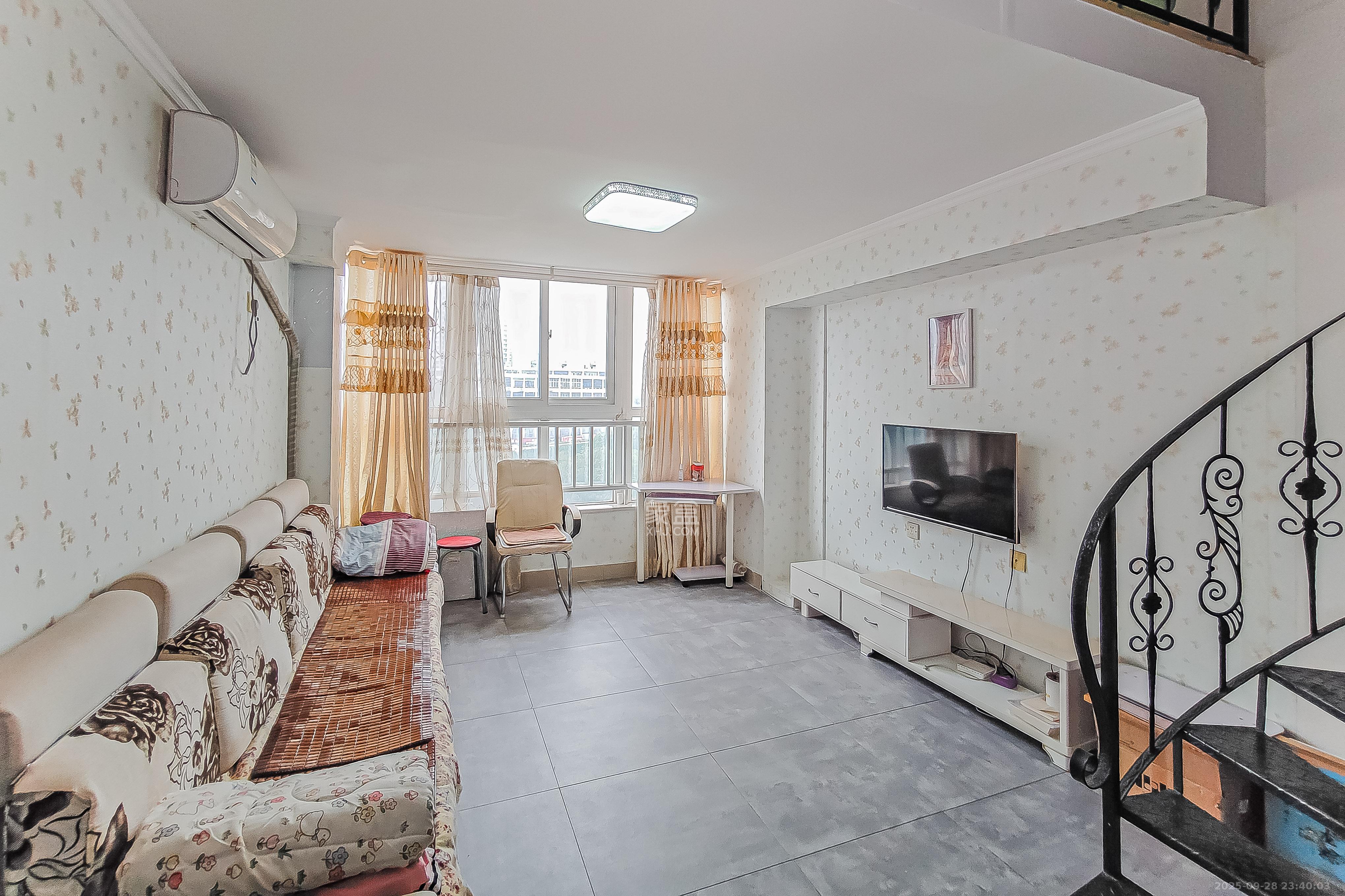 他城(天鸿时代公寓) 2室1厅1卫 28.8万 他城(天鸿时代公寓) 2室1厅1卫 28.8万客厅