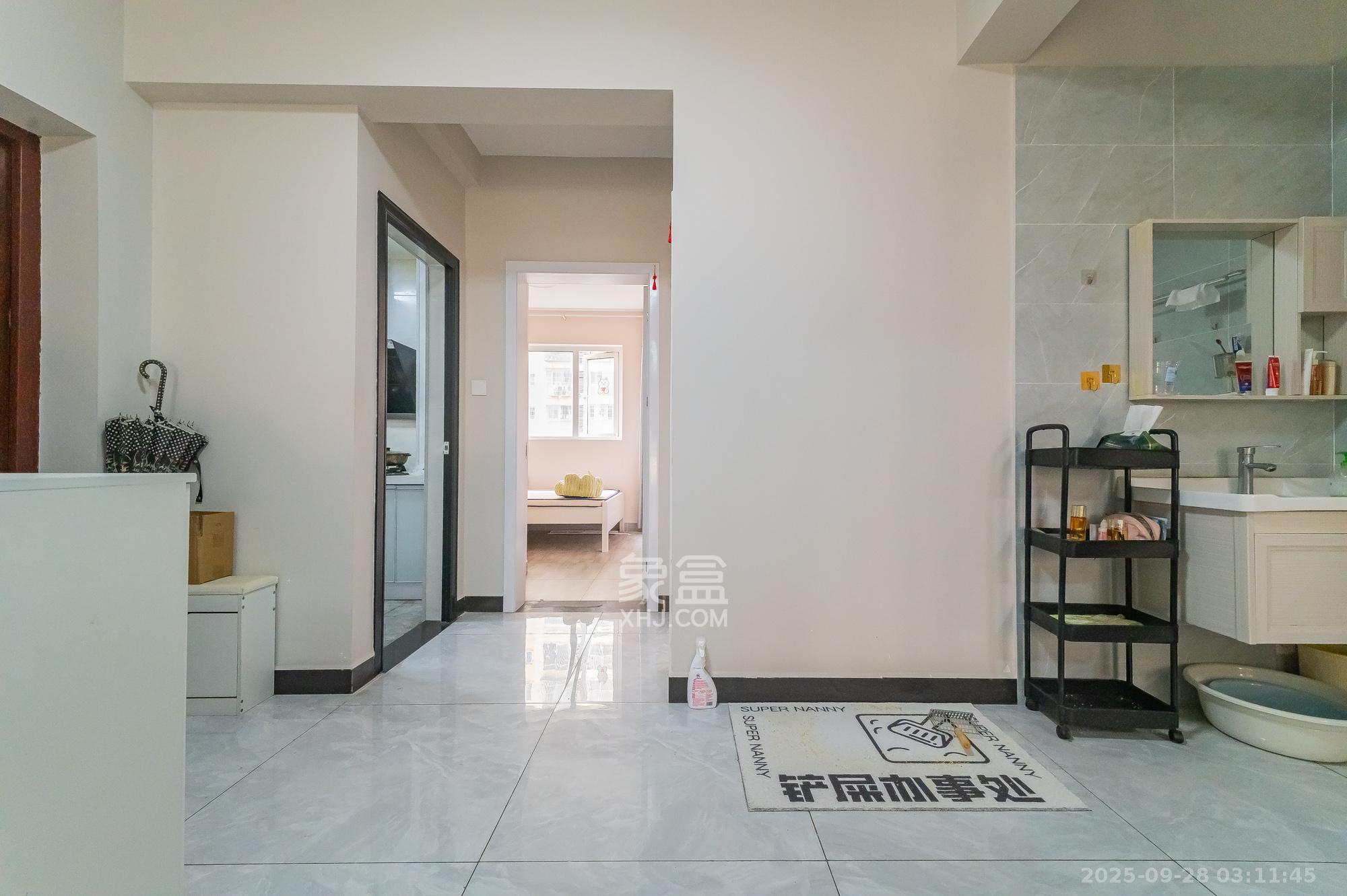 MOMA当代广场 3室2厅1卫 61.8万 MOMA当代广场 3室2厅1卫 61.8万客厅