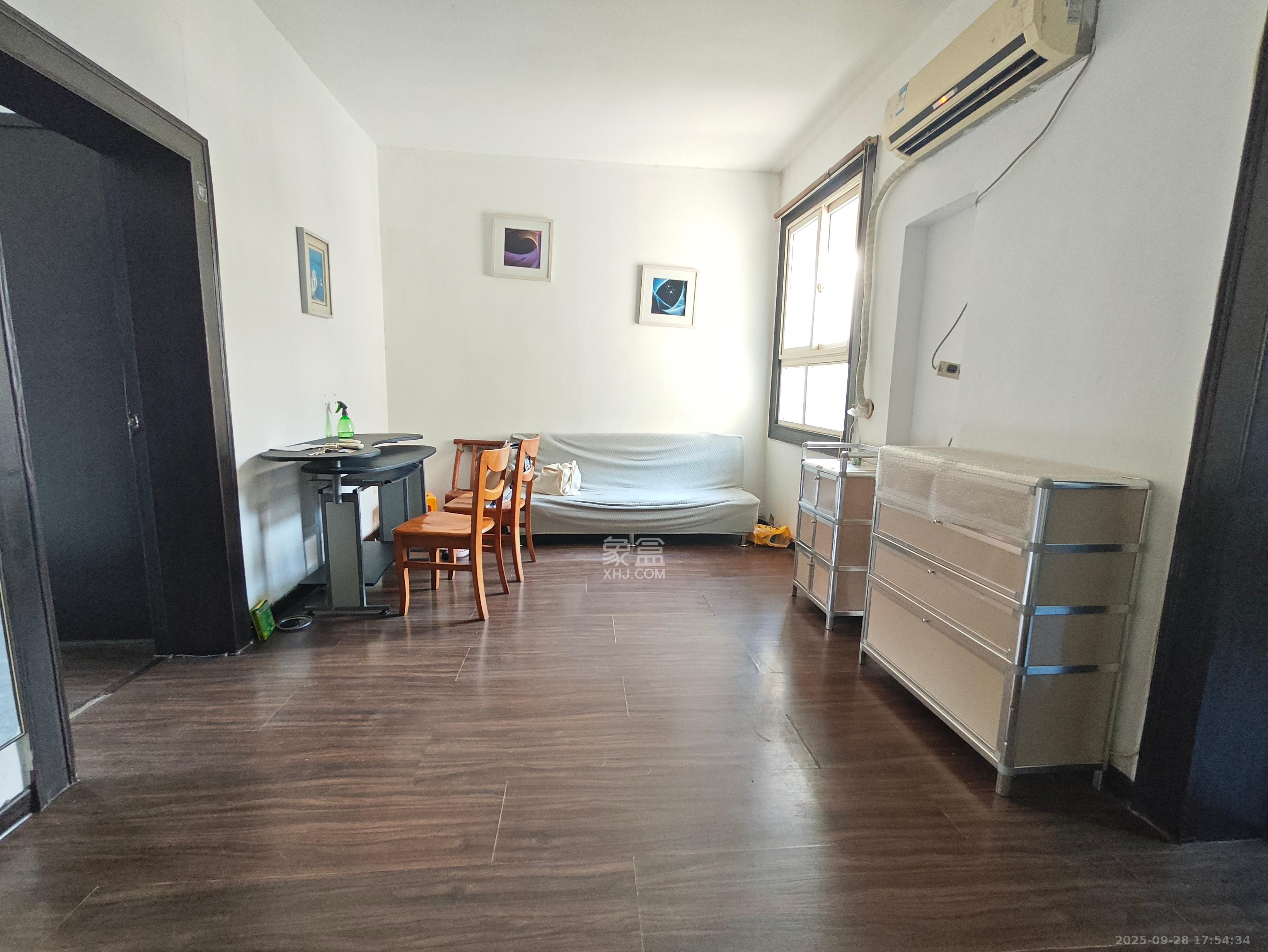 东瓜山三村(东电社区) 2室1厅1卫 1400.0元/月 东瓜山三村(东电社区) 2室1厅1卫 1400.0元/月室内图