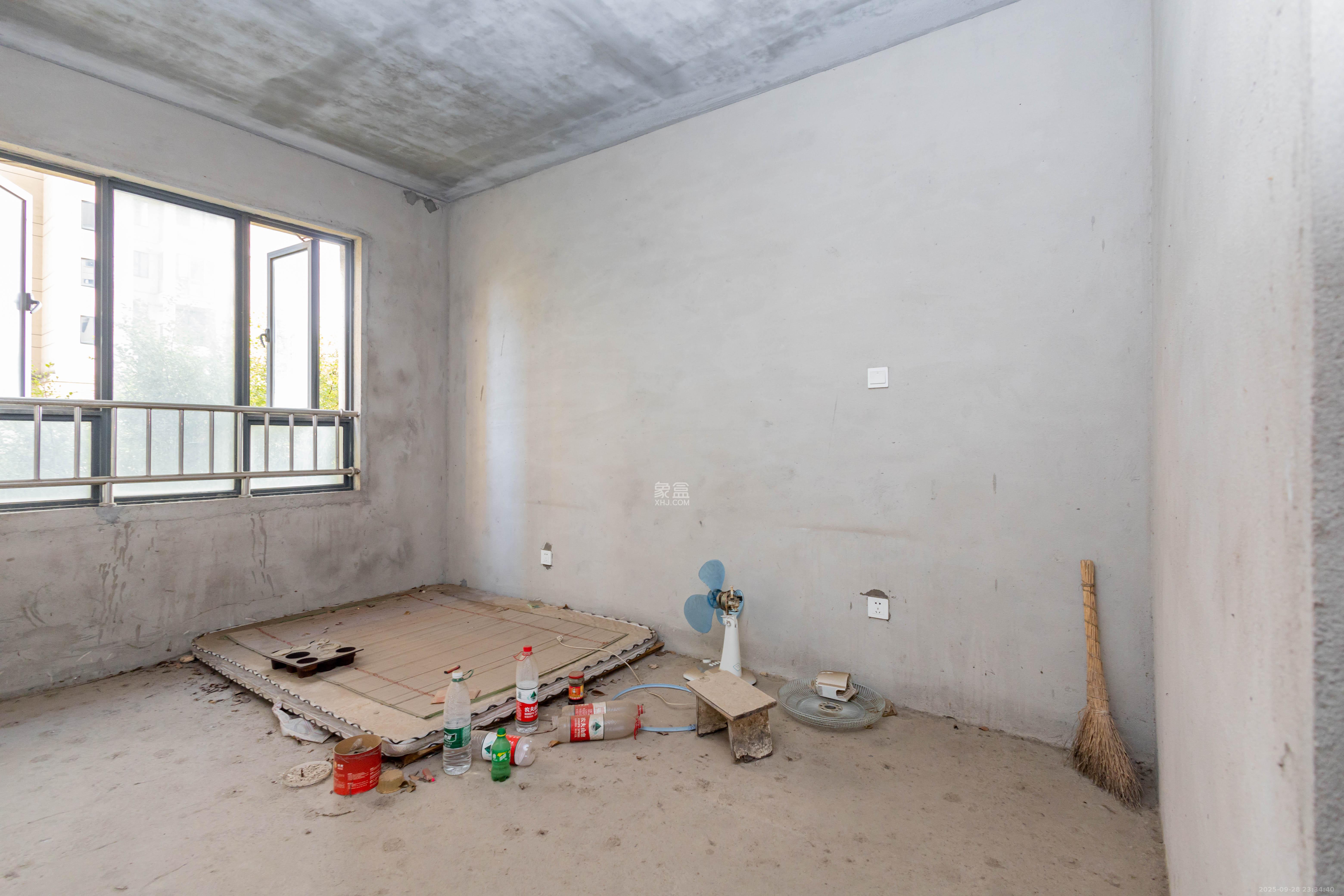 爵世名邸东湖(东湖壹号企业总部基地)  3室2厅2卫    77.9万 爵世名邸东湖(东湖壹号企业总部基地)  3室2厅2卫    77.9万卧室