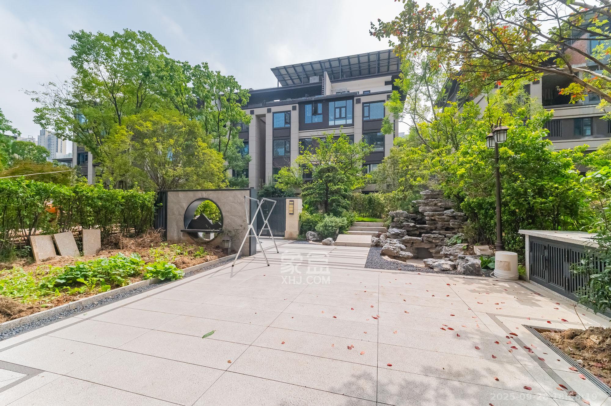 中交建发松雅院 5室2厅3卫 420.0万 中交建发松雅院 5室2厅3卫 420.0万其他