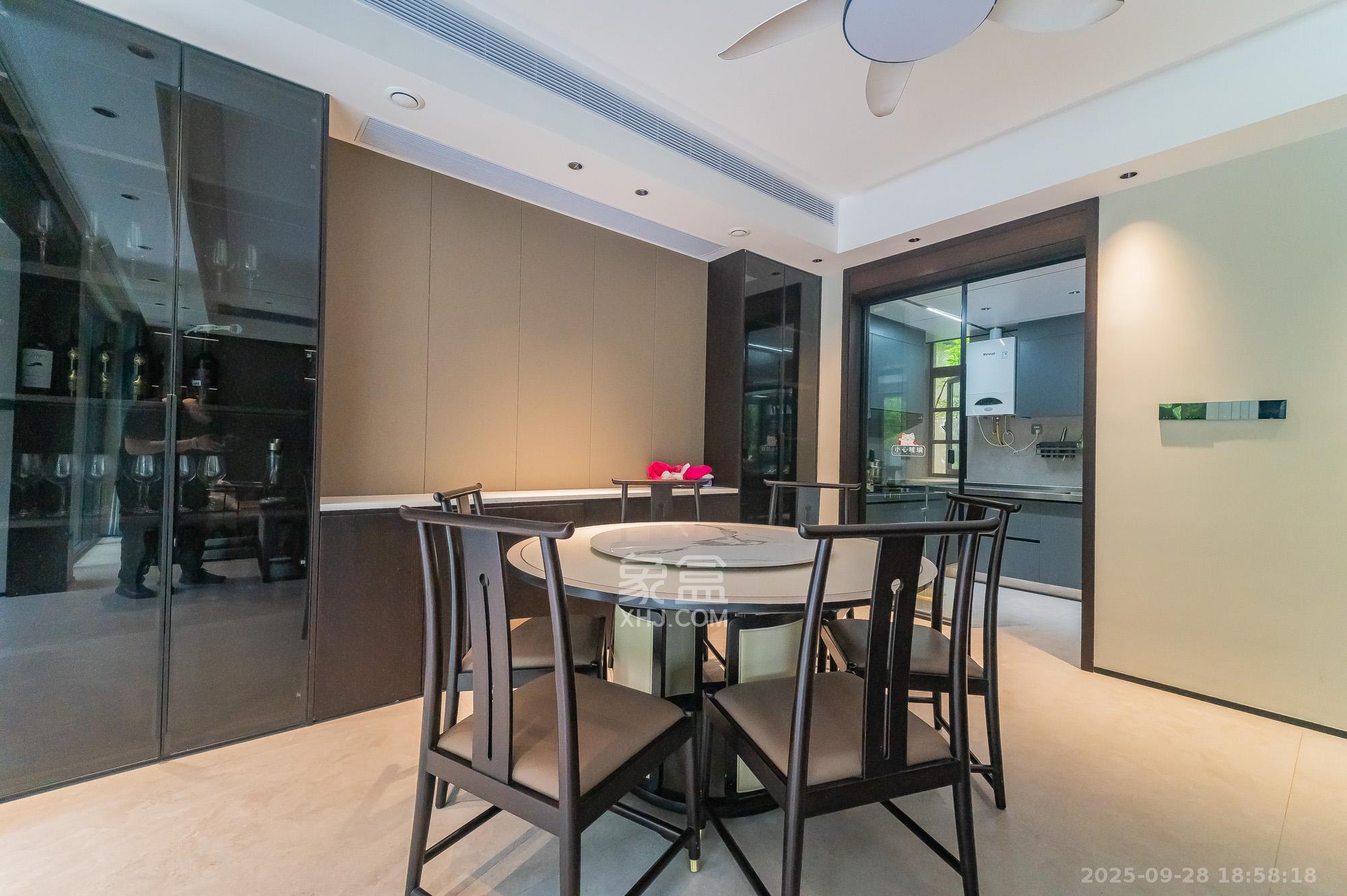 中交建发松雅院 5室2厅3卫 420.0万 中交建发松雅院 5室2厅3卫 420.0万客厅