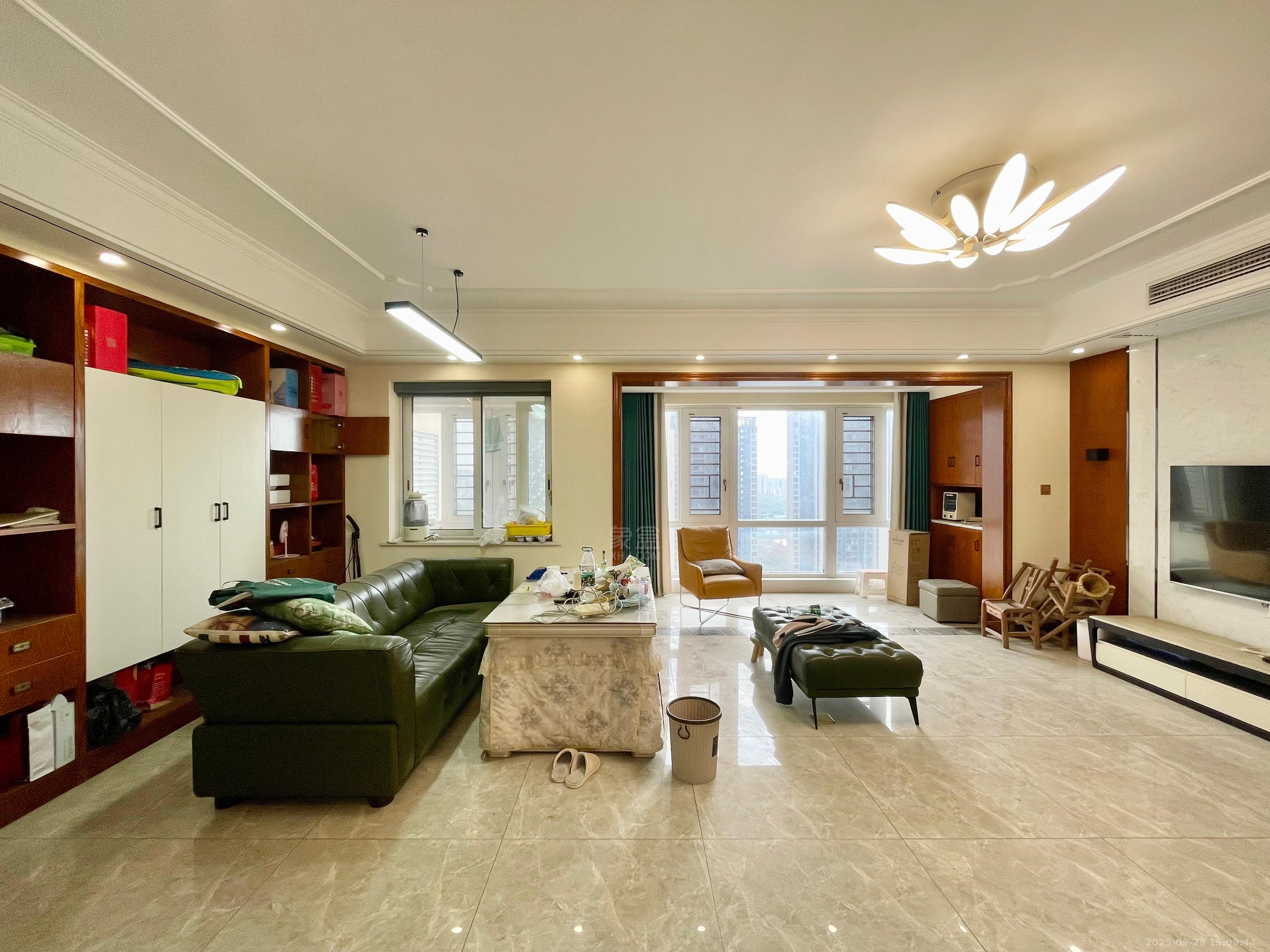 山水洲城华晨第一城 3室2厅2卫 2200.0元/月 山水洲城华晨第一城 3室2厅2卫 2200.0元/月室内图