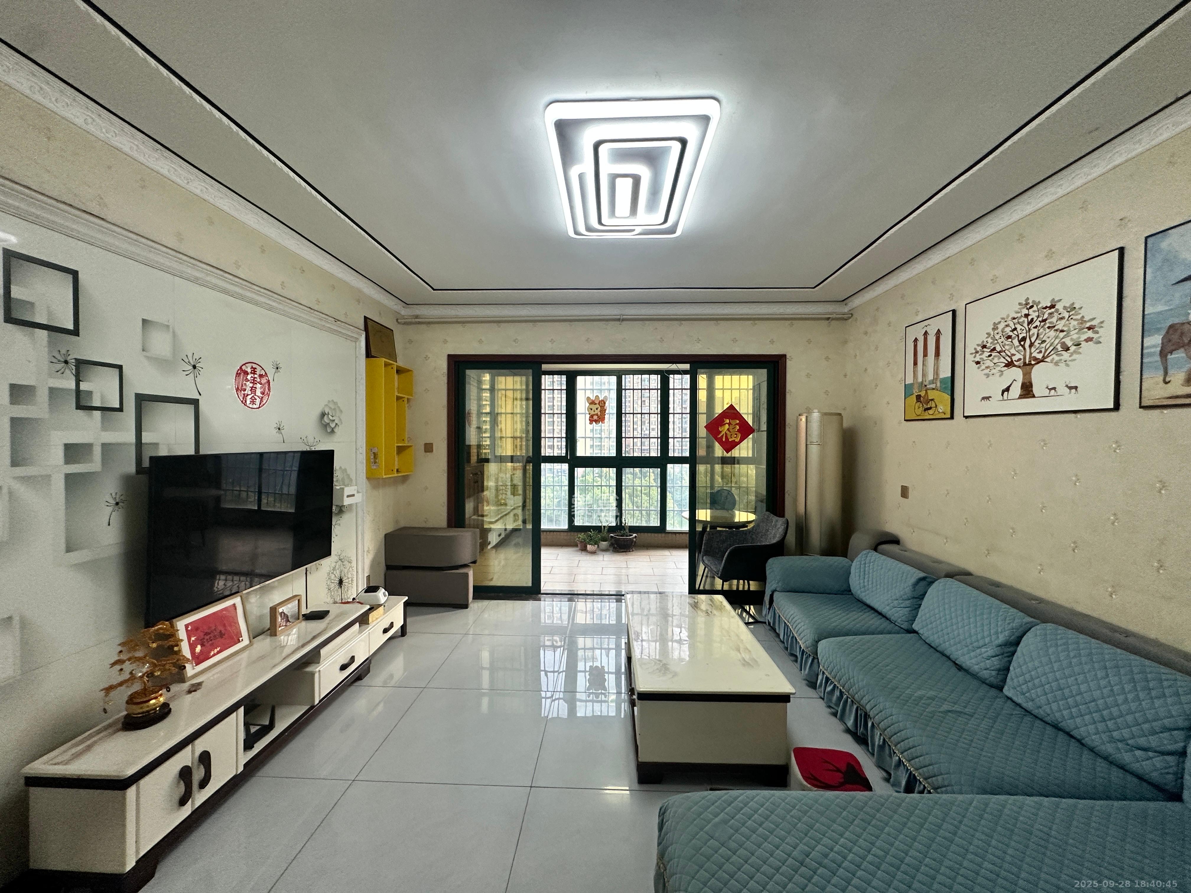 富基世纪公园 5室2厅2卫 2500.0元/月 富基世纪公园 5室2厅2卫 2500.0元/月室内图